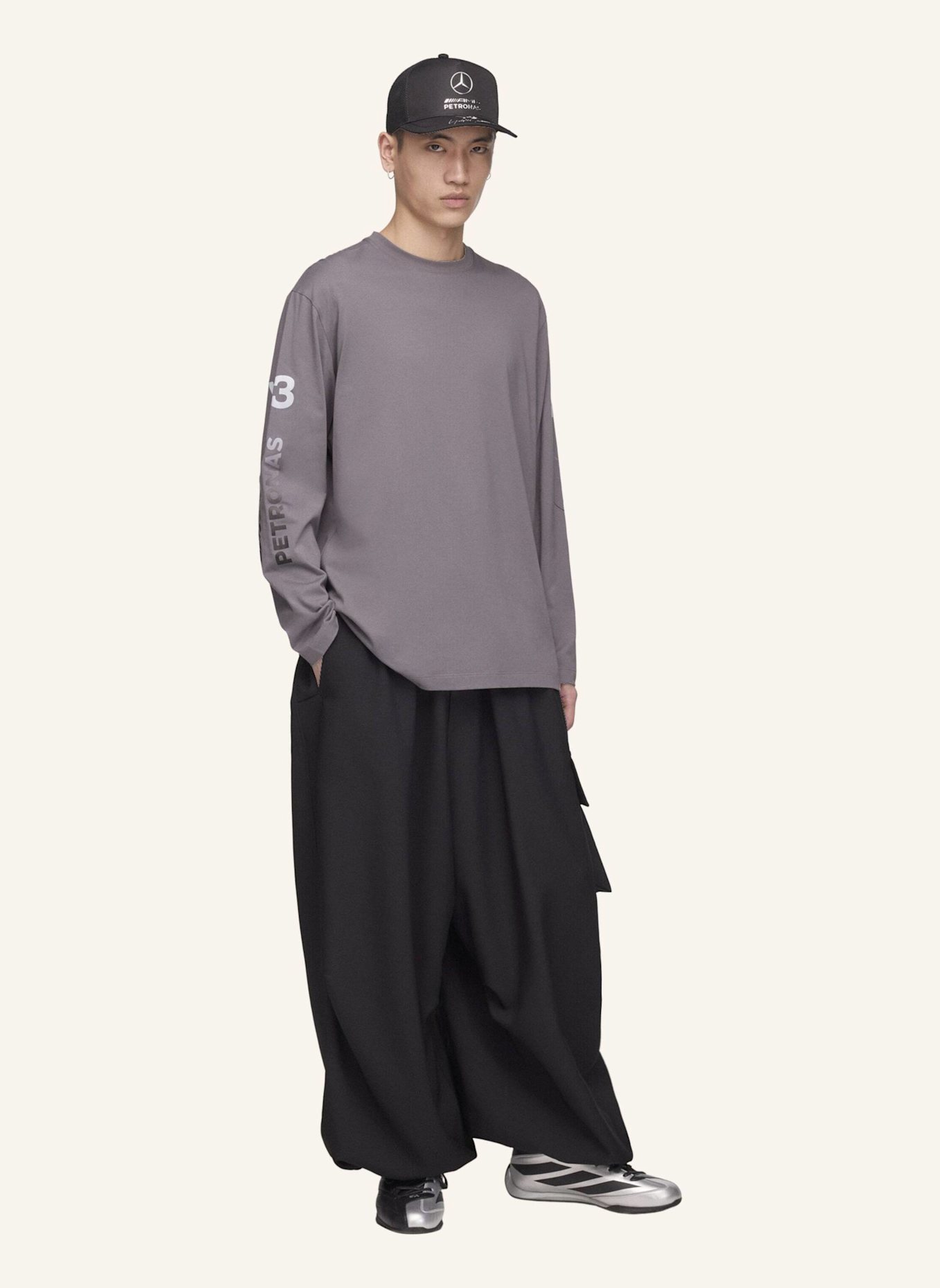 Y-3 Y-3 MERCEDES CHAOS LOGO LANGÄRMELIGES SHIRT: GRAU