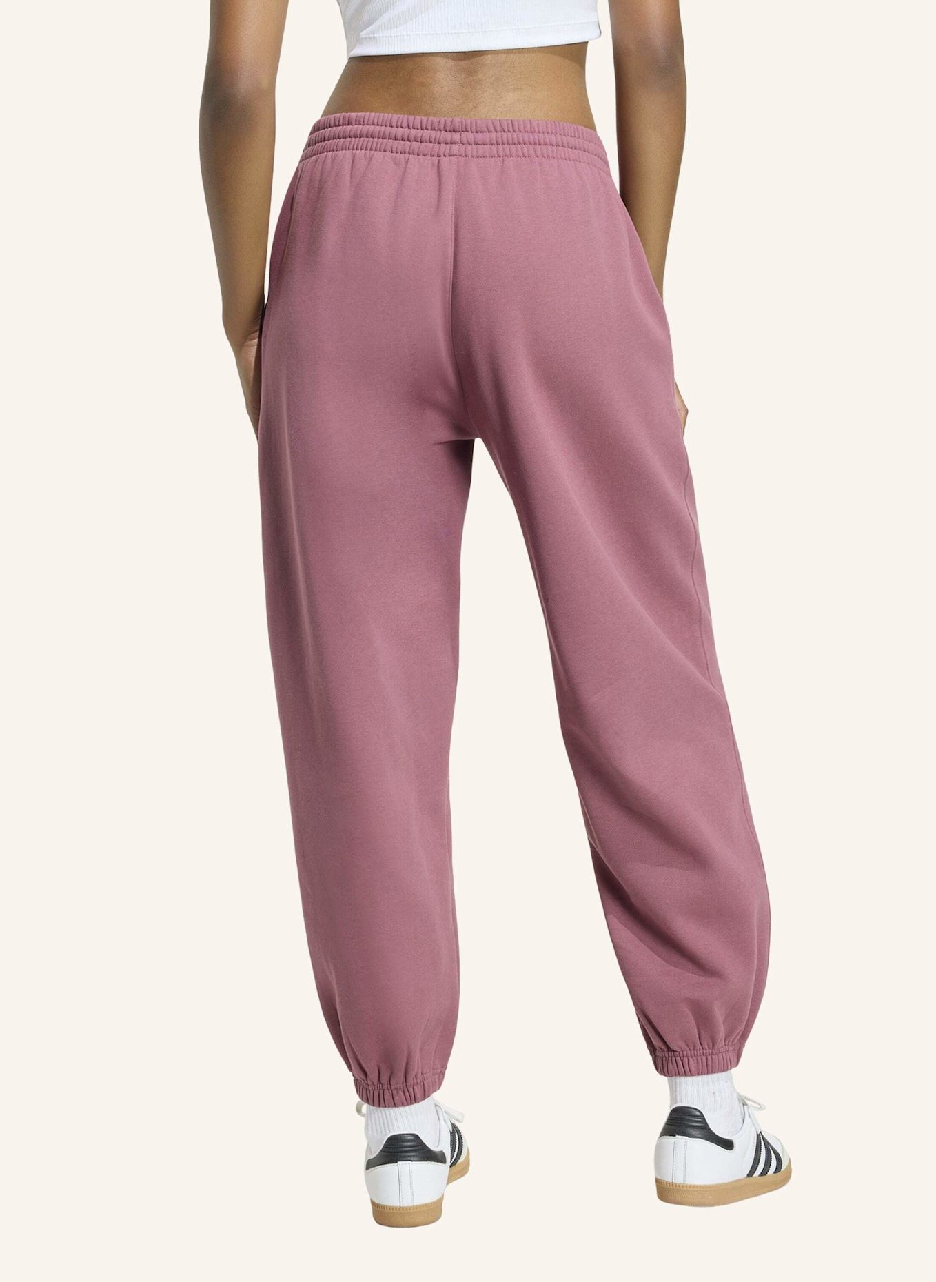 adidas Originals ESSENTIALS FLEECE-JOGGINGHOSE, LOCKERE PASSFORM: ROT