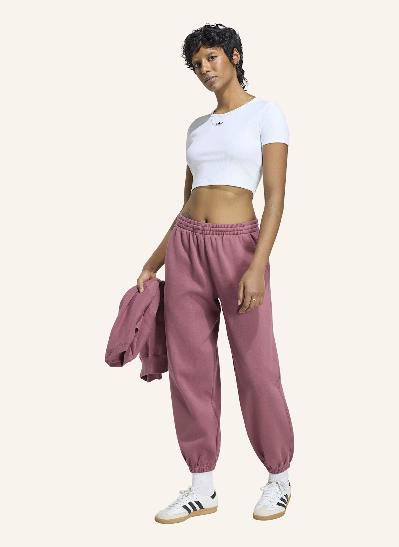 adidas Originals ESSENTIALS FLEECE-JOGGINGHOSE, LOCKERE PASSFORM: ROT