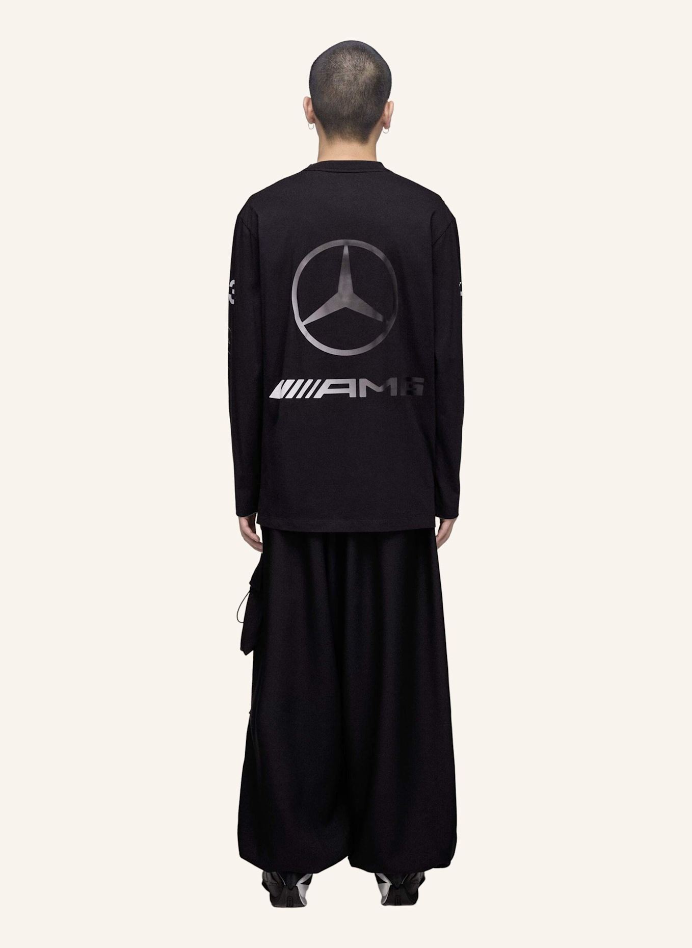 Y-3 Y-3 MERCEDES CHAOS LOGO LANGÄRMELIGES SHIRT: SCHWARZ