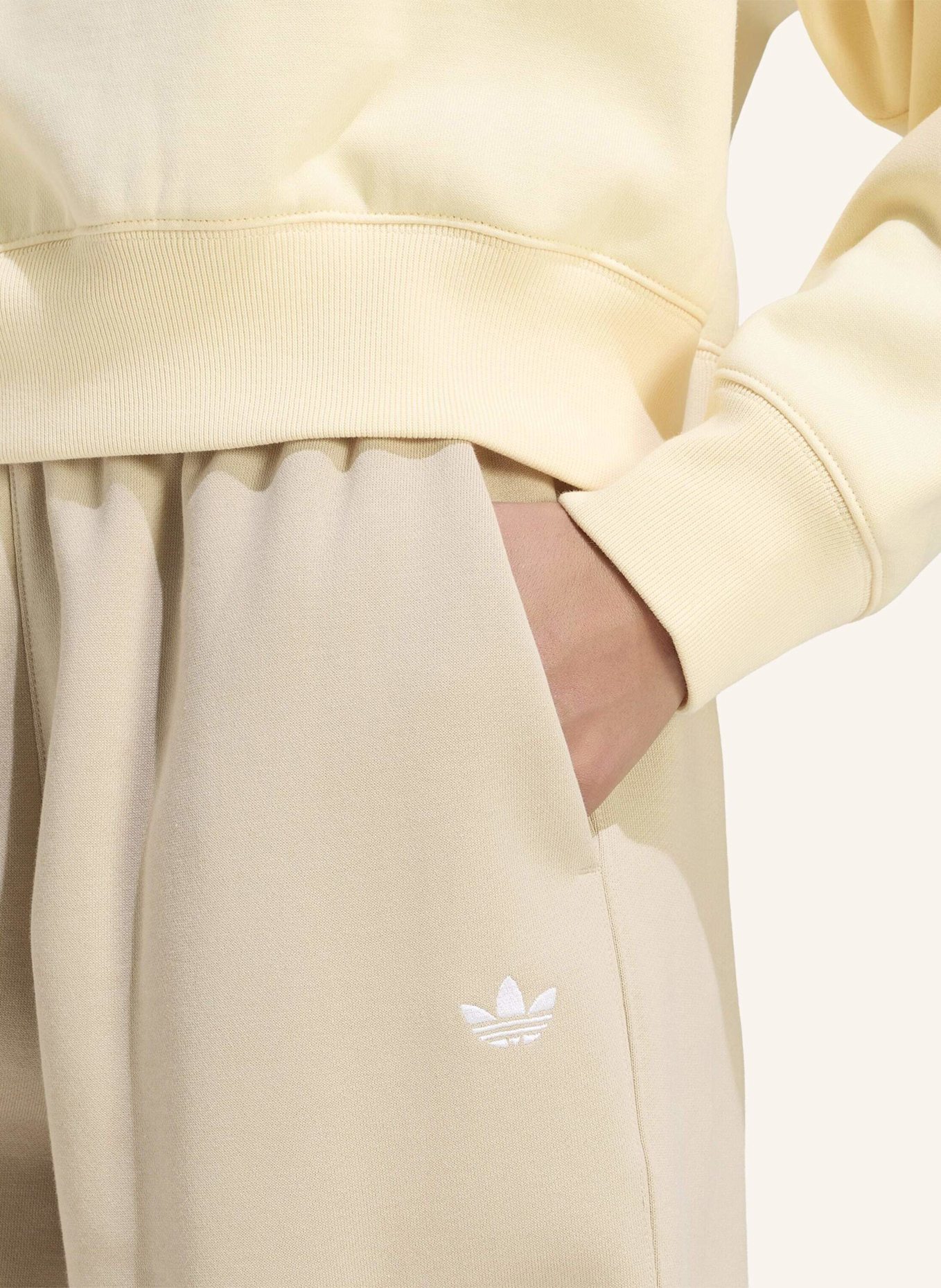 adidas Originals ESSENTIALS FLEECE-JOGGINGHOSE, LOCKERE PASSFORM: BEIGE