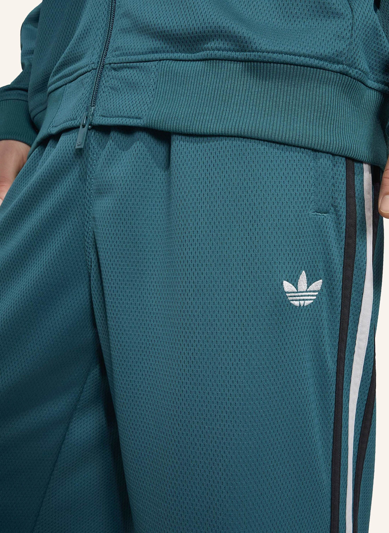 adidas Originals ADICOLOR SST TRAININGSHOSE, MESH, LOCKER GESCHNITTEN: GRÜN