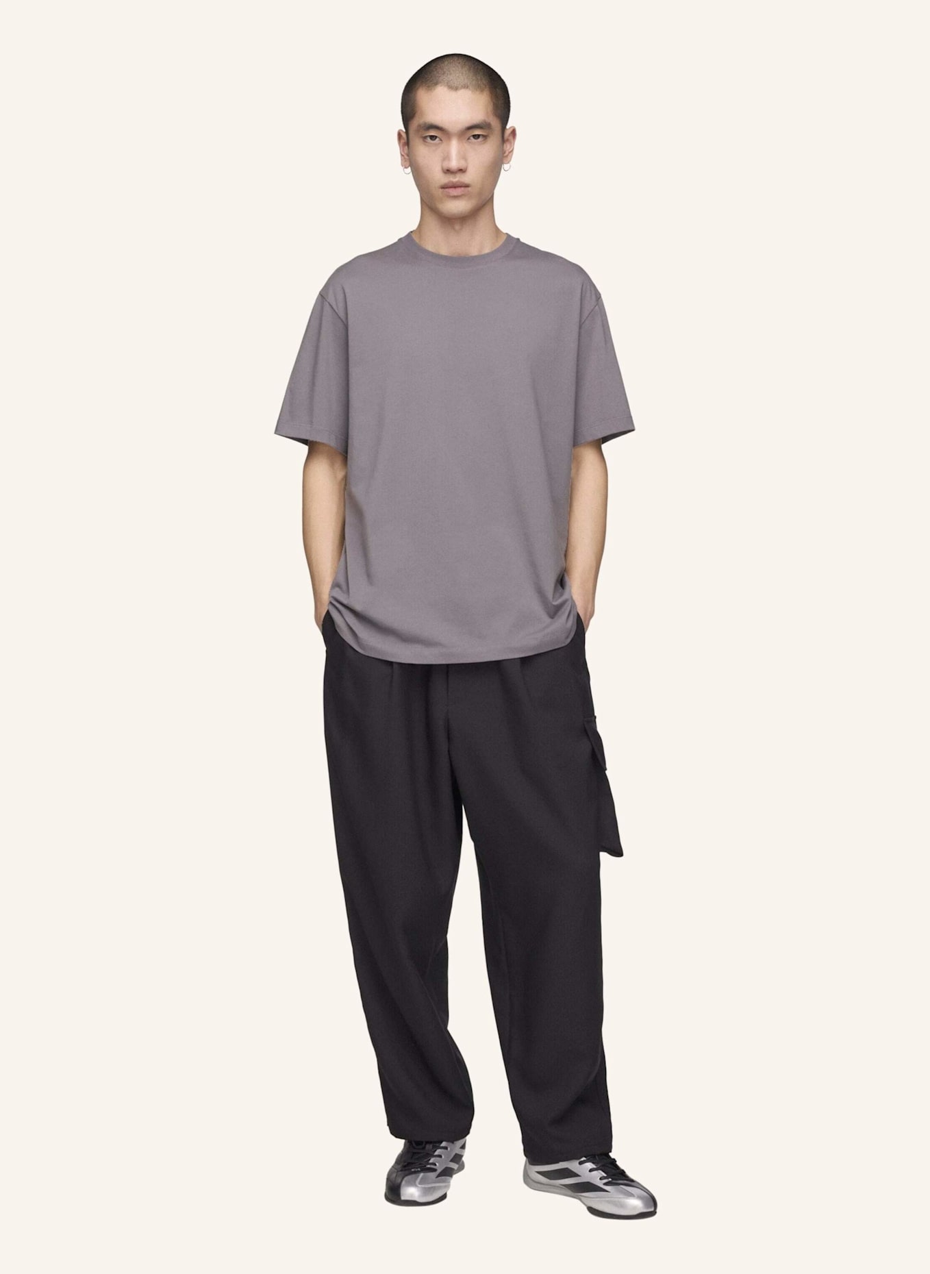 Y-3 Y-3 MERCEDES-AMG PETRONAS FORMULA 1 TEAM LOGO STACK T-SHIRT, KURZÄRMELIG: GRAU