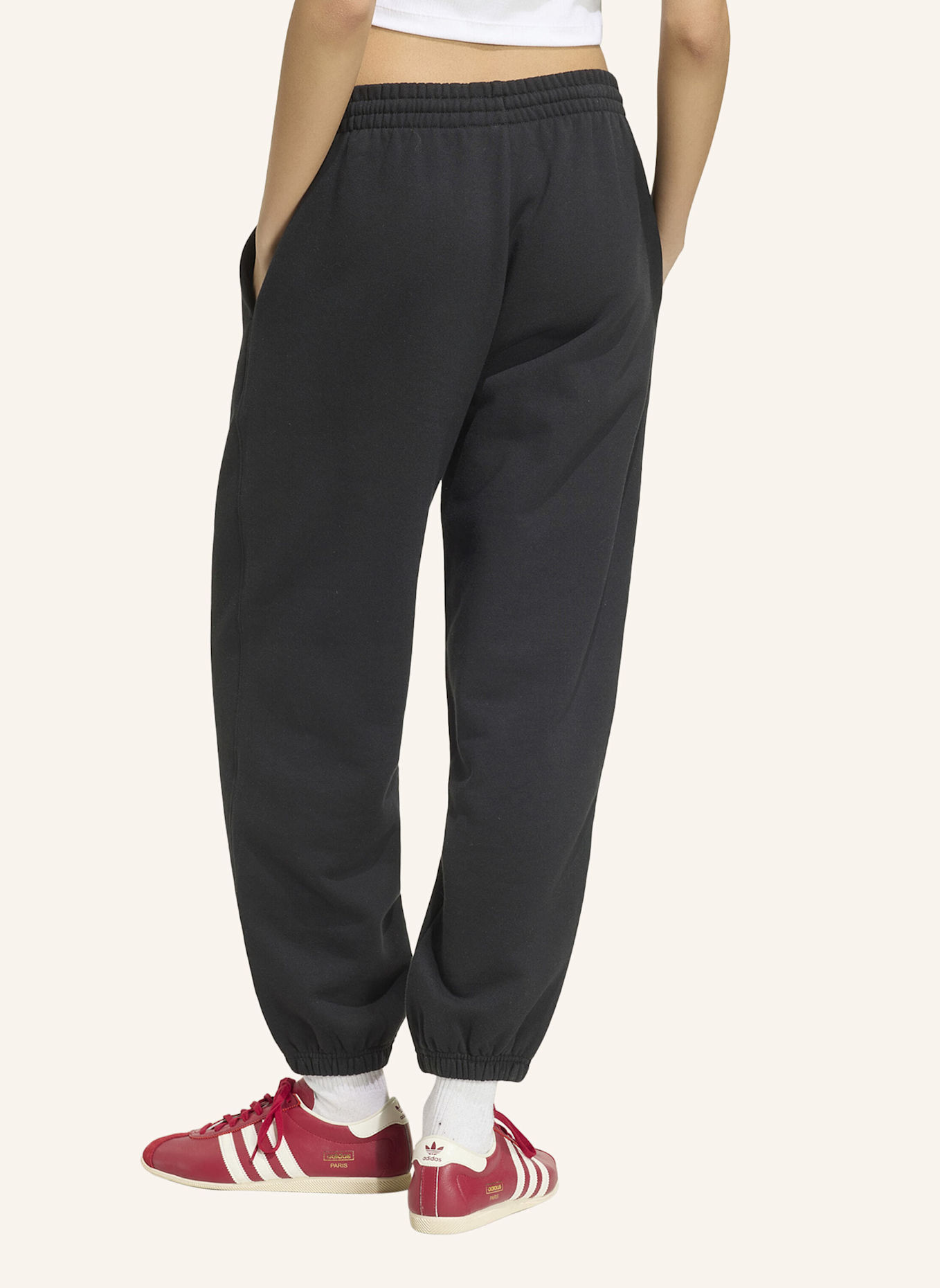 adidas Originals ESSENTIALS FLEECE-JOGGINGHOSE, LOCKERE PASSFORM: SCHWARZ