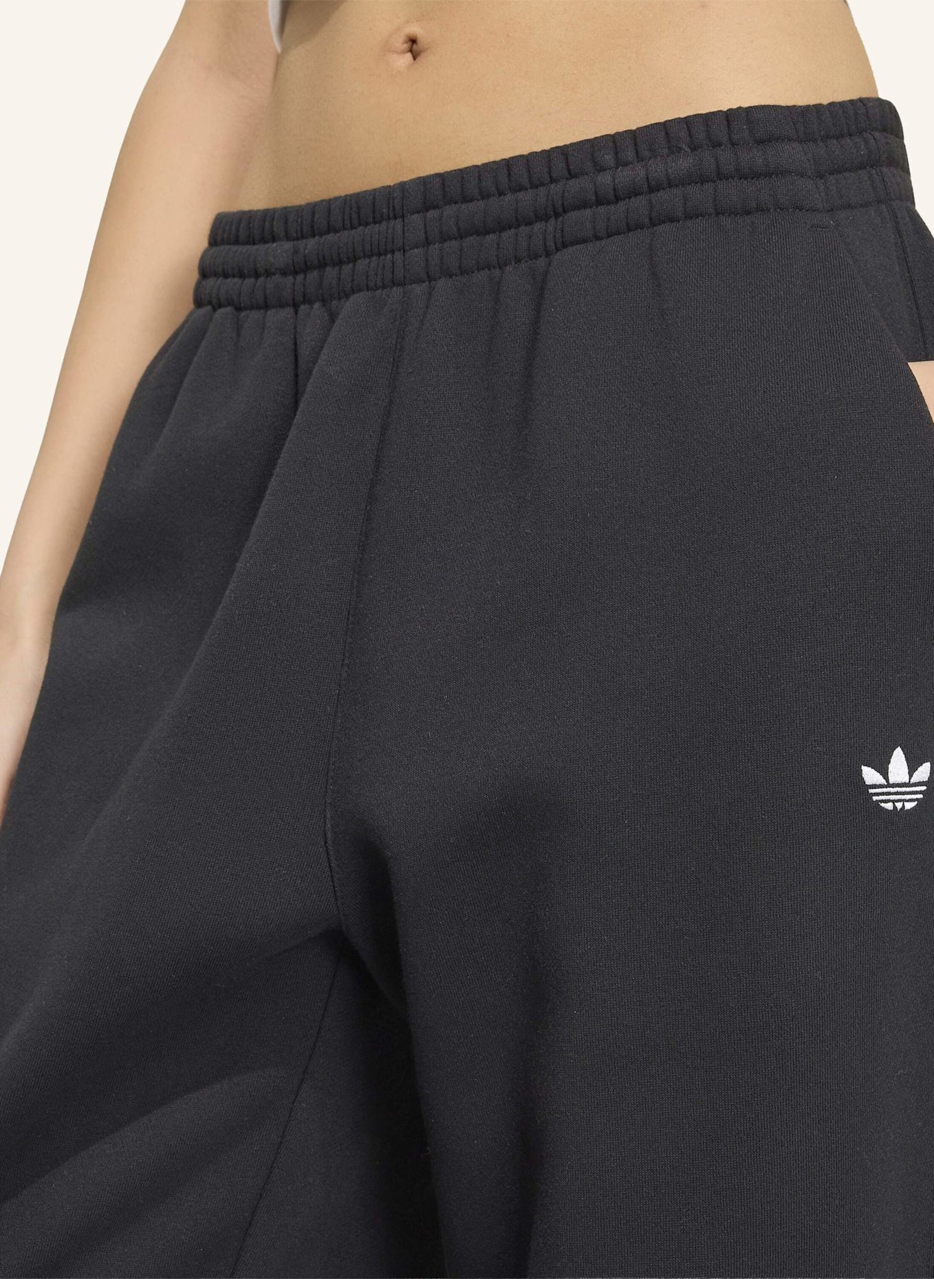 adidas Originals ESSENTIALS FLEECE-JOGGINGHOSE, LOCKERE PASSFORM: SCHWARZ
