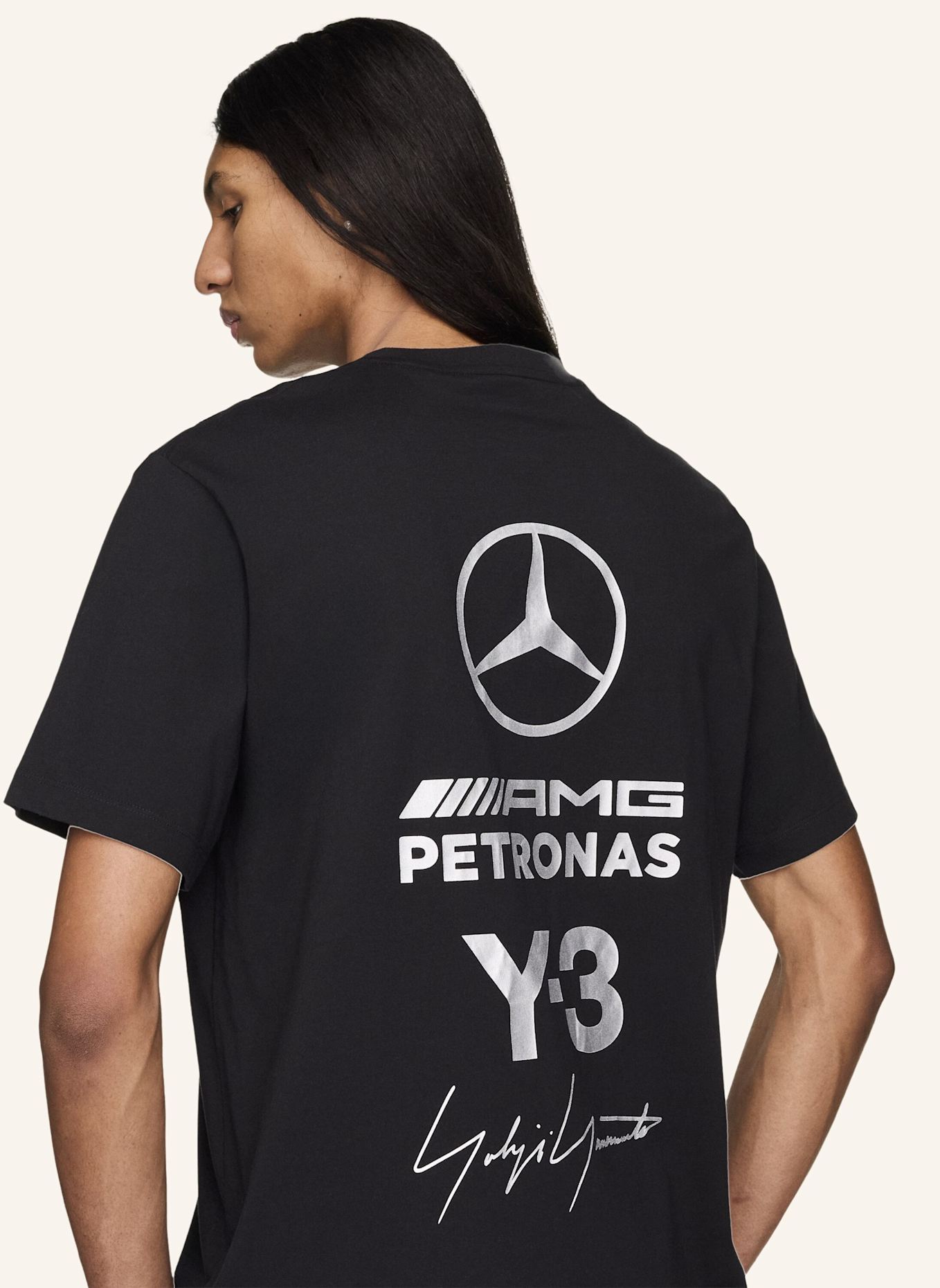 Y-3 Y-3 MERCEDES-AMG PETRONAS FORMULA 1 TEAM LOGO STACK T-SHIRT, KURZÄRMELIG: SCHWARZ