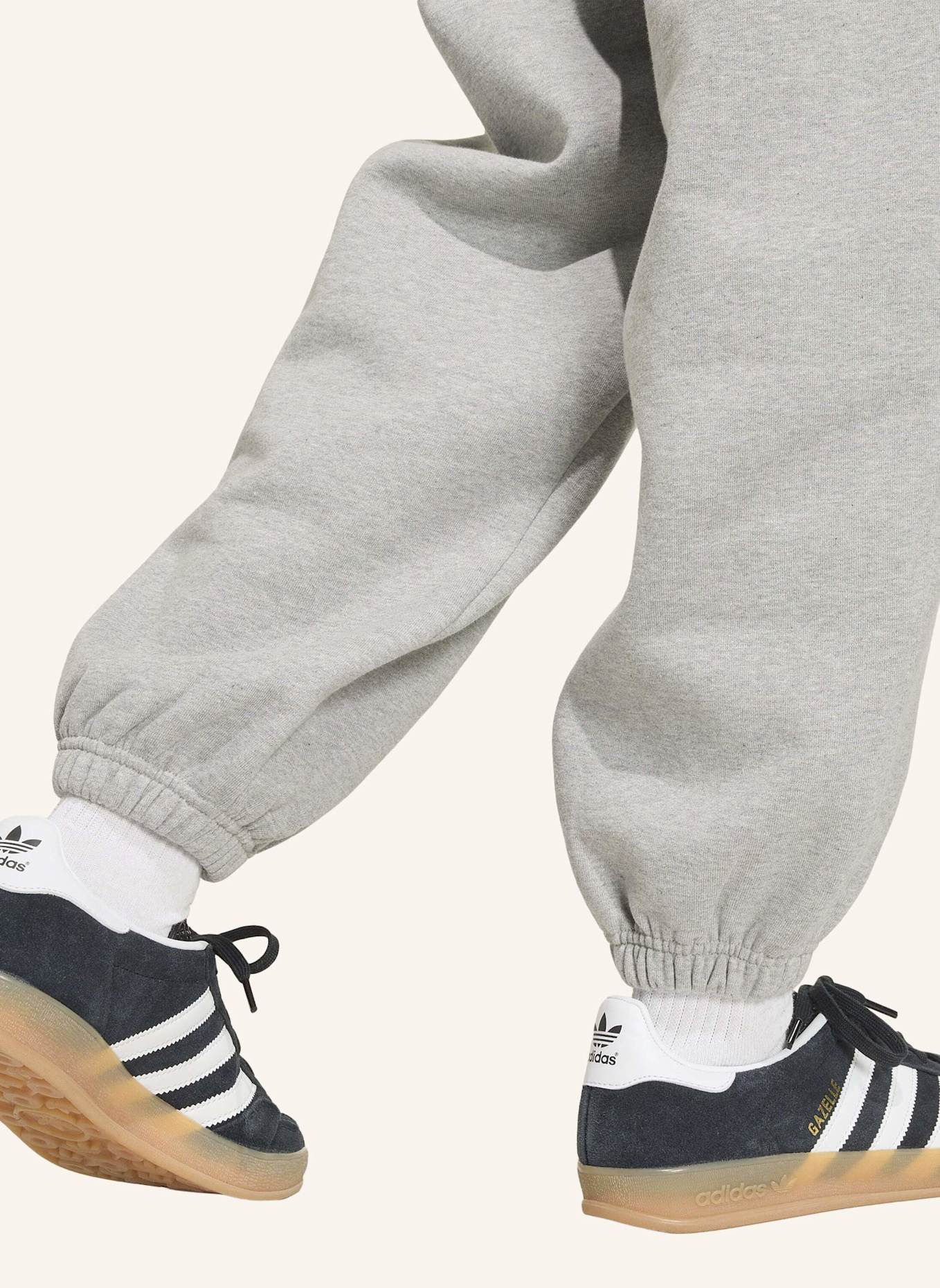 adidas Originals ESSENTIALS FLEECE-JOGGINGHOSE, LOCKERE PASSFORM: GRAU