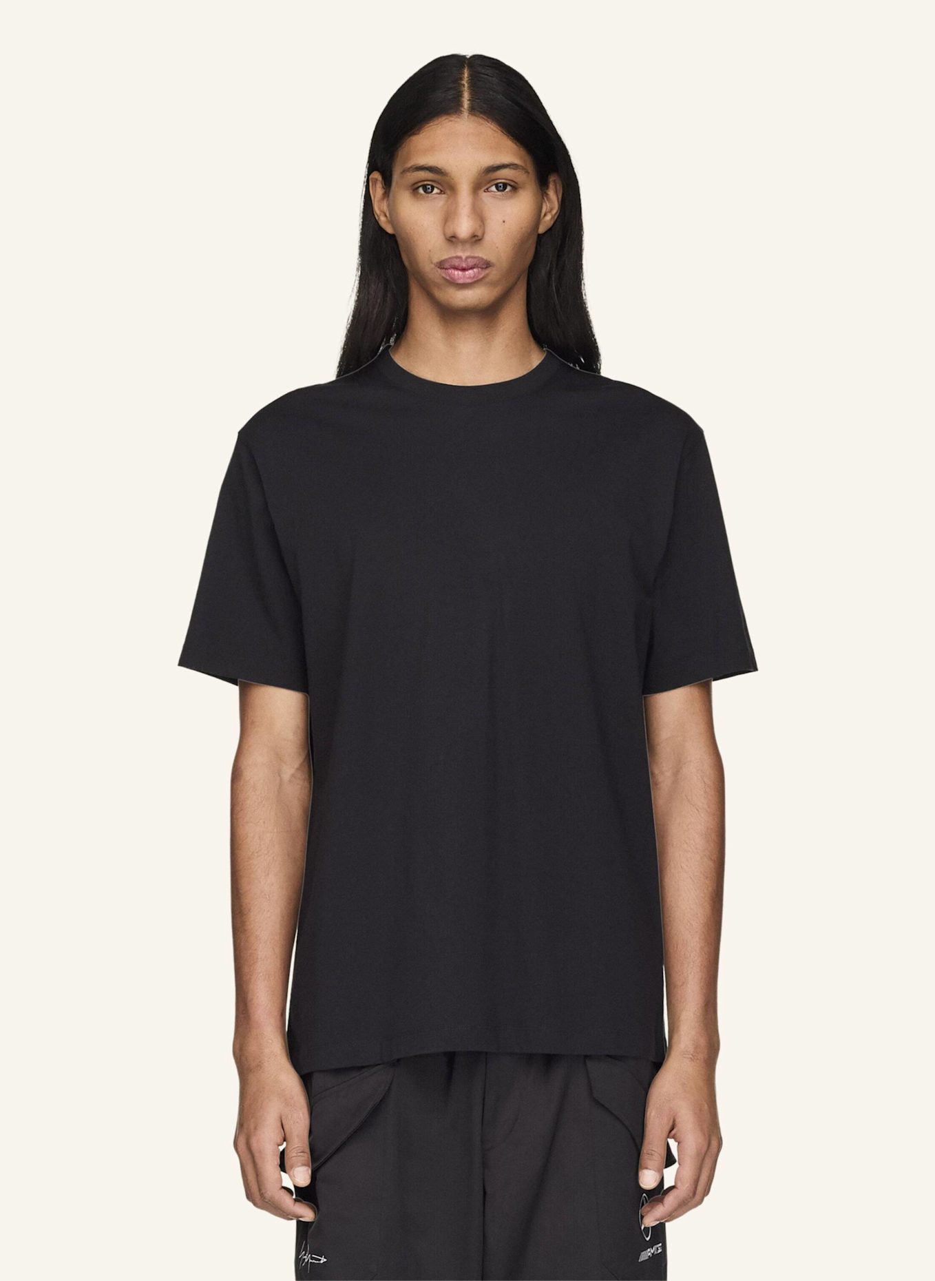 Y-3 Y-3 MERCEDES-AMG PETRONAS FORMULA 1 TEAM LOGO STACK T-SHIRT, KURZÄRMELIG: SCHWARZ