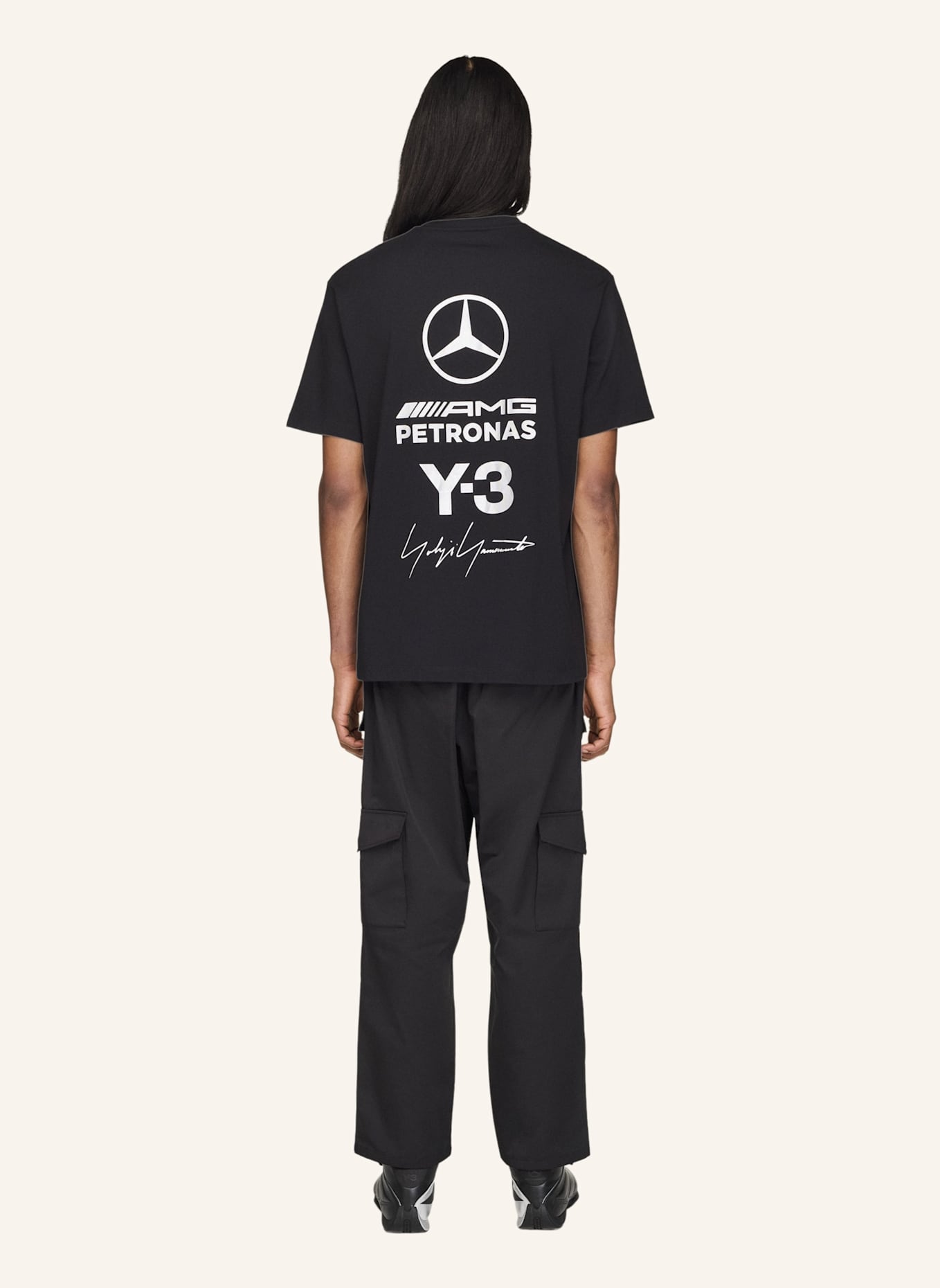 Y-3 Y-3 MERCEDES-AMG PETRONAS FORMULA 1 TEAM LOGO STACK T-SHIRT, KURZÄRMELIG: SCHWARZ