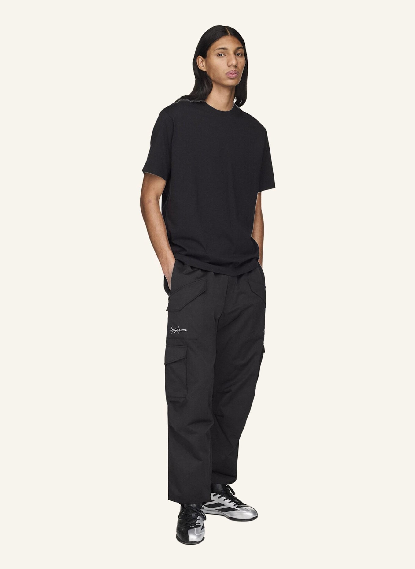 Y-3 Y-3 MERCEDES-AMG PETRONAS FORMULA 1 TEAM LOGO STACK T-SHIRT, KURZÄRMELIG: SCHWARZ