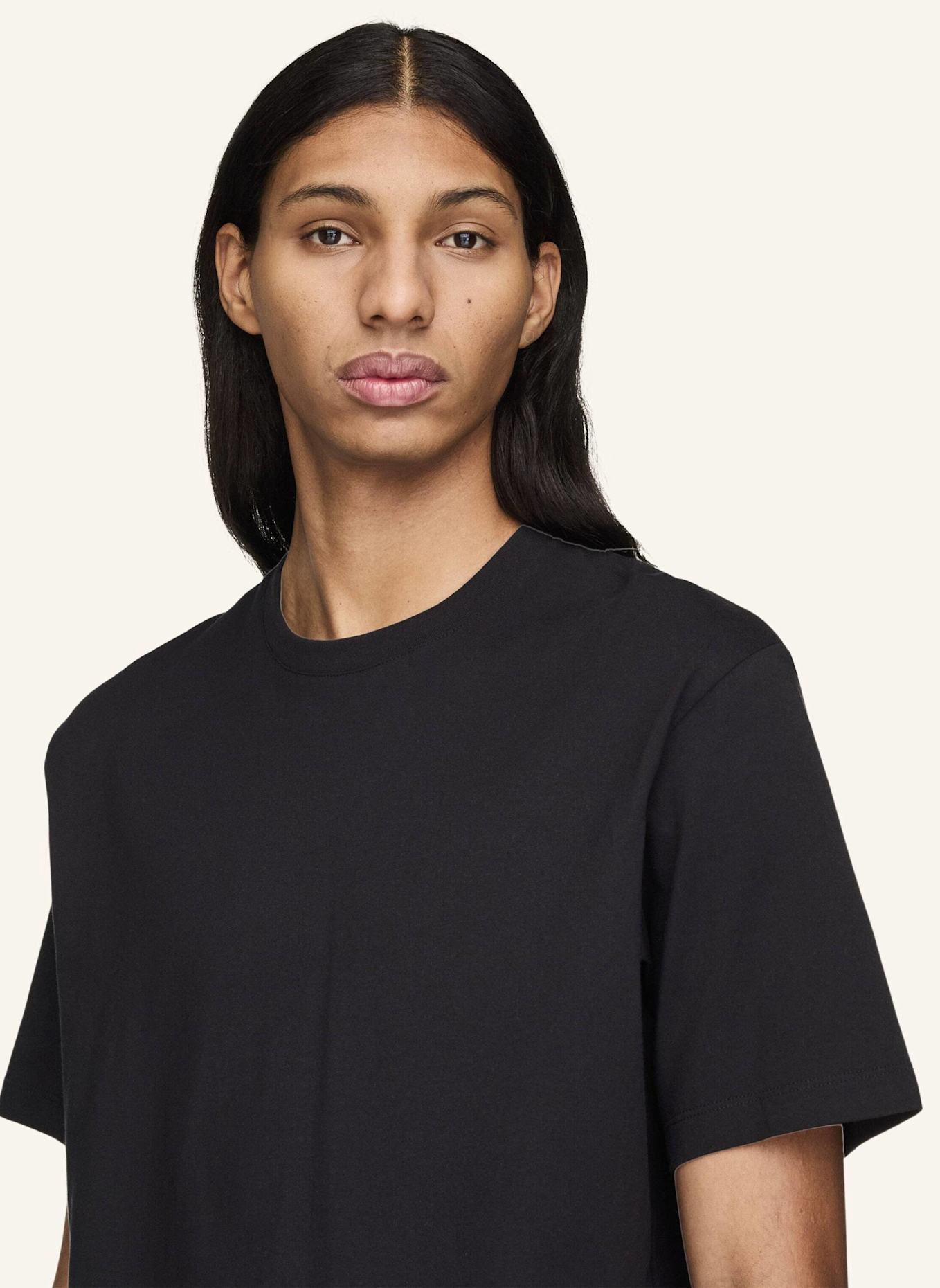 Y-3 Y-3 MERCEDES-AMG PETRONAS FORMULA 1 TEAM LOGO STACK T-SHIRT, KURZÄRMELIG: SCHWARZ