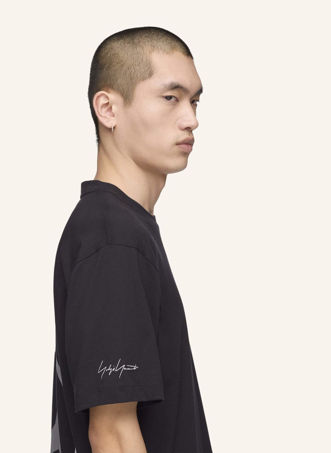 Y-3 Y-3 MERCEDES AMG PETRONAS FORMULA 1 TEAM STAR LOGO SHORT SLEEVE T-SHIRT: SCHWARZ