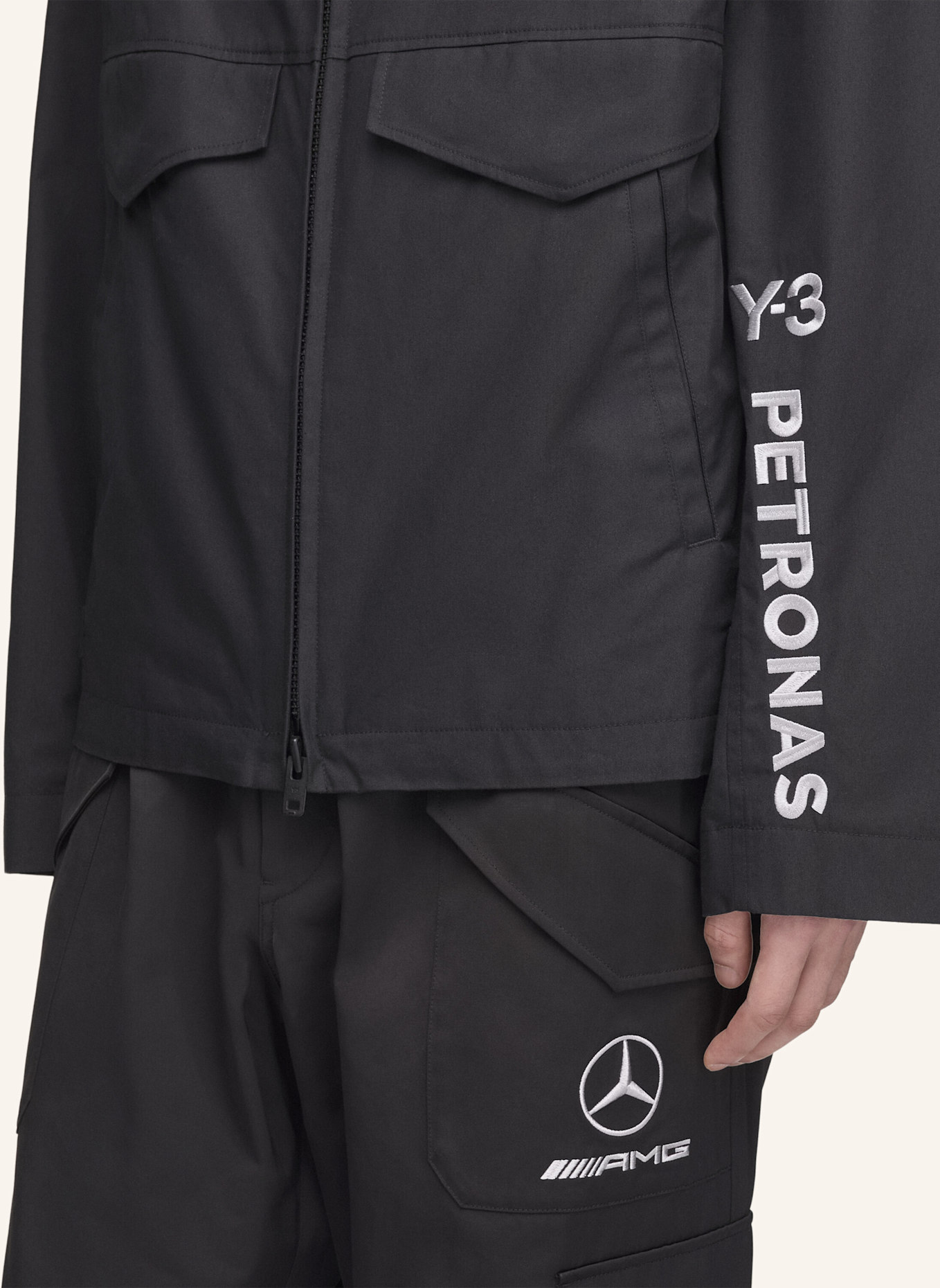 Y-3 Y-3 MERCEDES WOLF JACKE: SCHWARZ