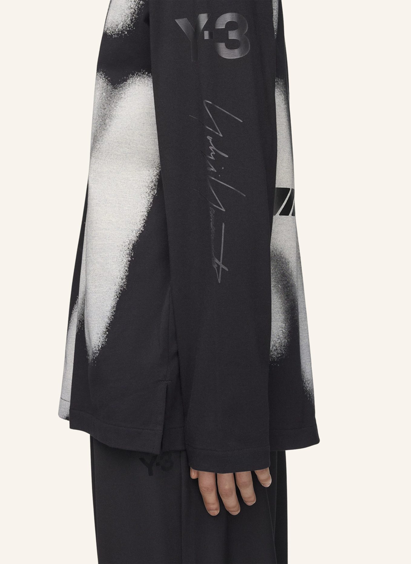 Y-3 Y-3 MERCEDES - AMG PETRONAS FORMULA 1 TEAM YOHJI GRAFIK-LONGSLEEVE: SCHWARZ