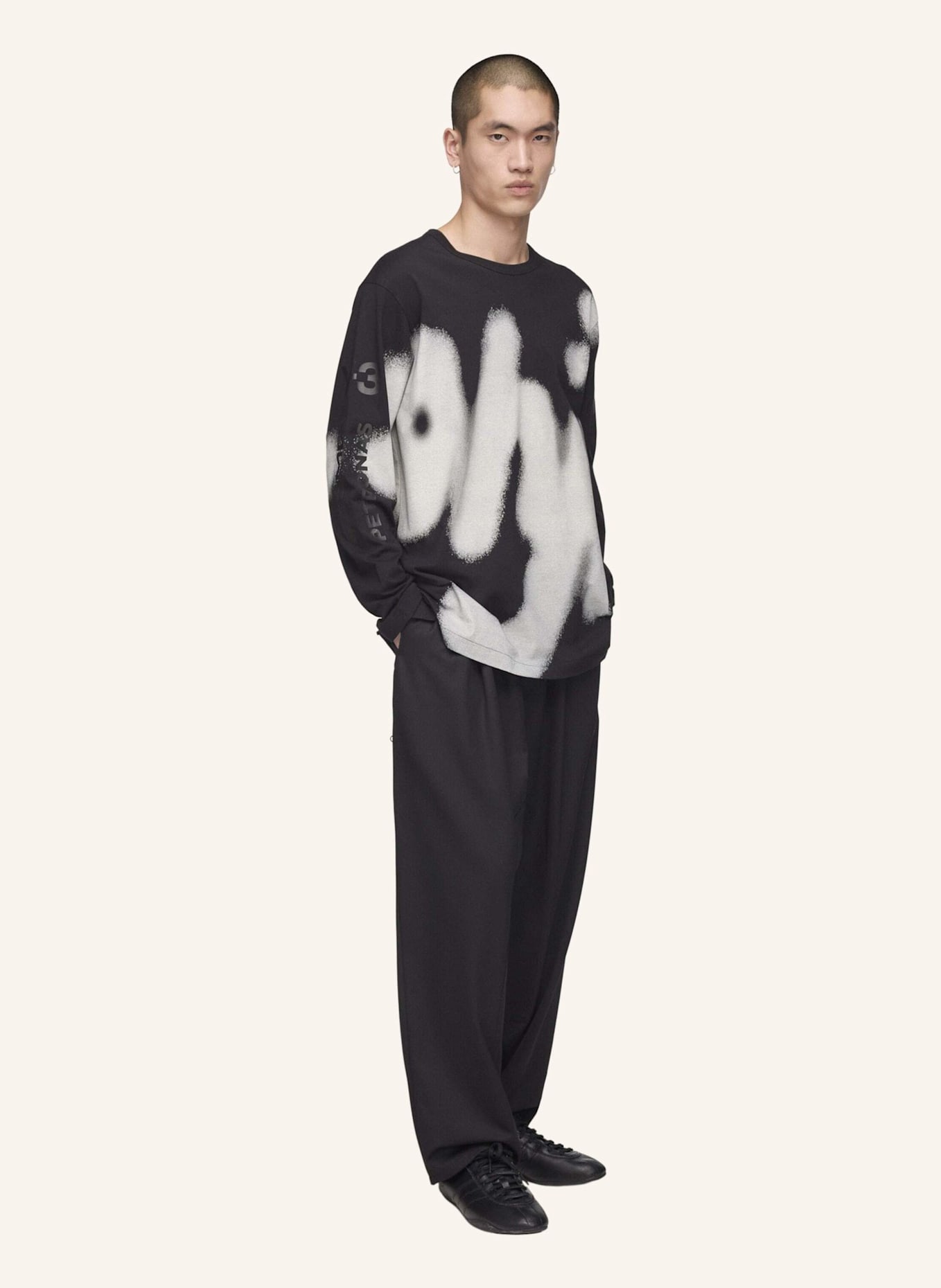 Y-3 Y-3 MERCEDES - AMG PETRONAS FORMULA 1 TEAM YOHJI GRAFIK-LONGSLEEVE: SCHWARZ