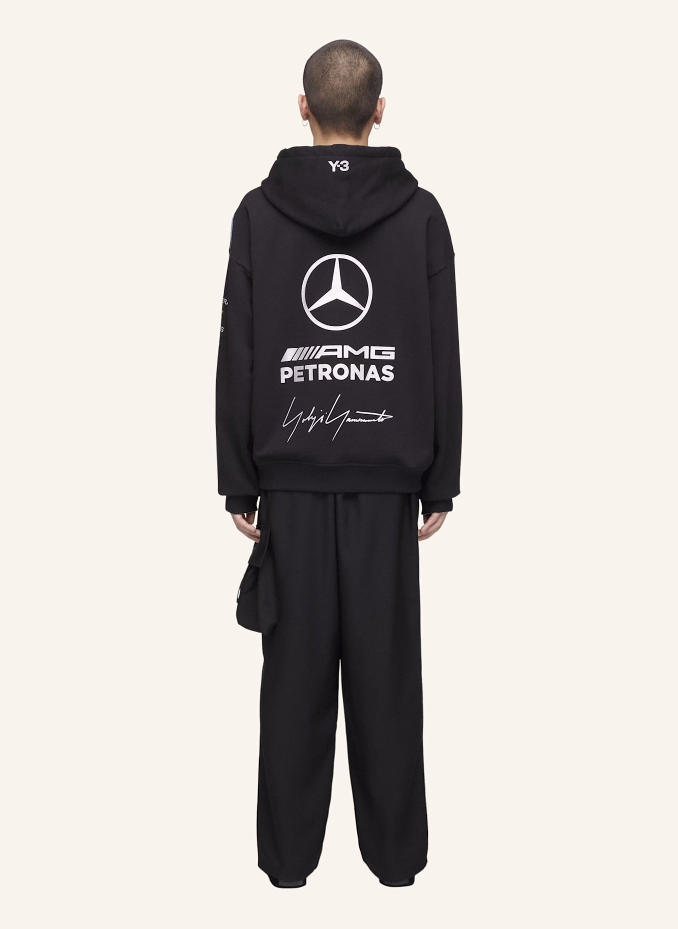Y-3 Y-3 MERCEDES – AMG PETRONAS FORMULA 1 TEAM HOODIE: SCHWARZ
