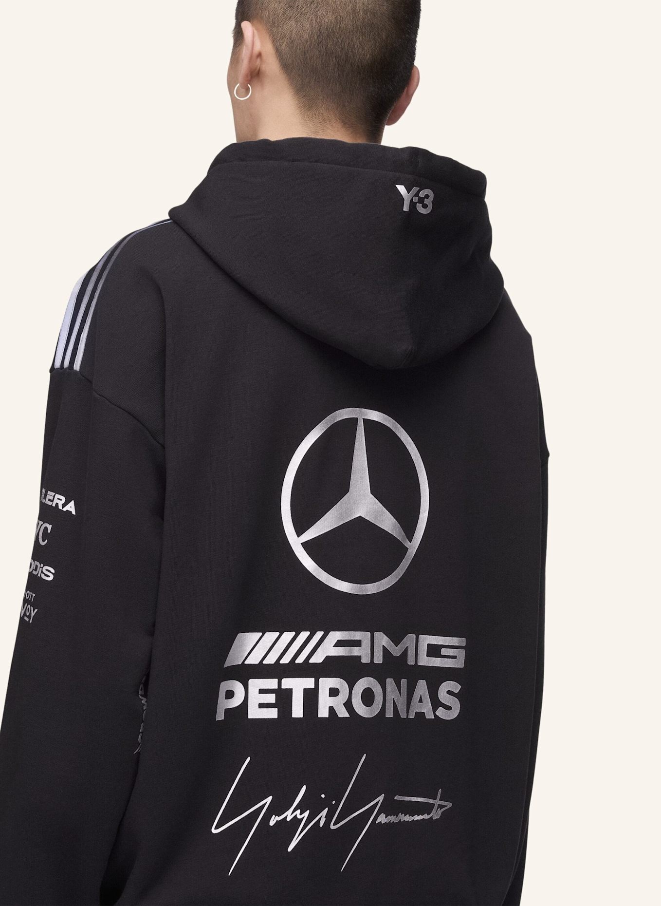 Y-3 Y-3 MERCEDES – AMG PETRONAS FORMULA 1 TEAM HOODIE: SCHWARZ