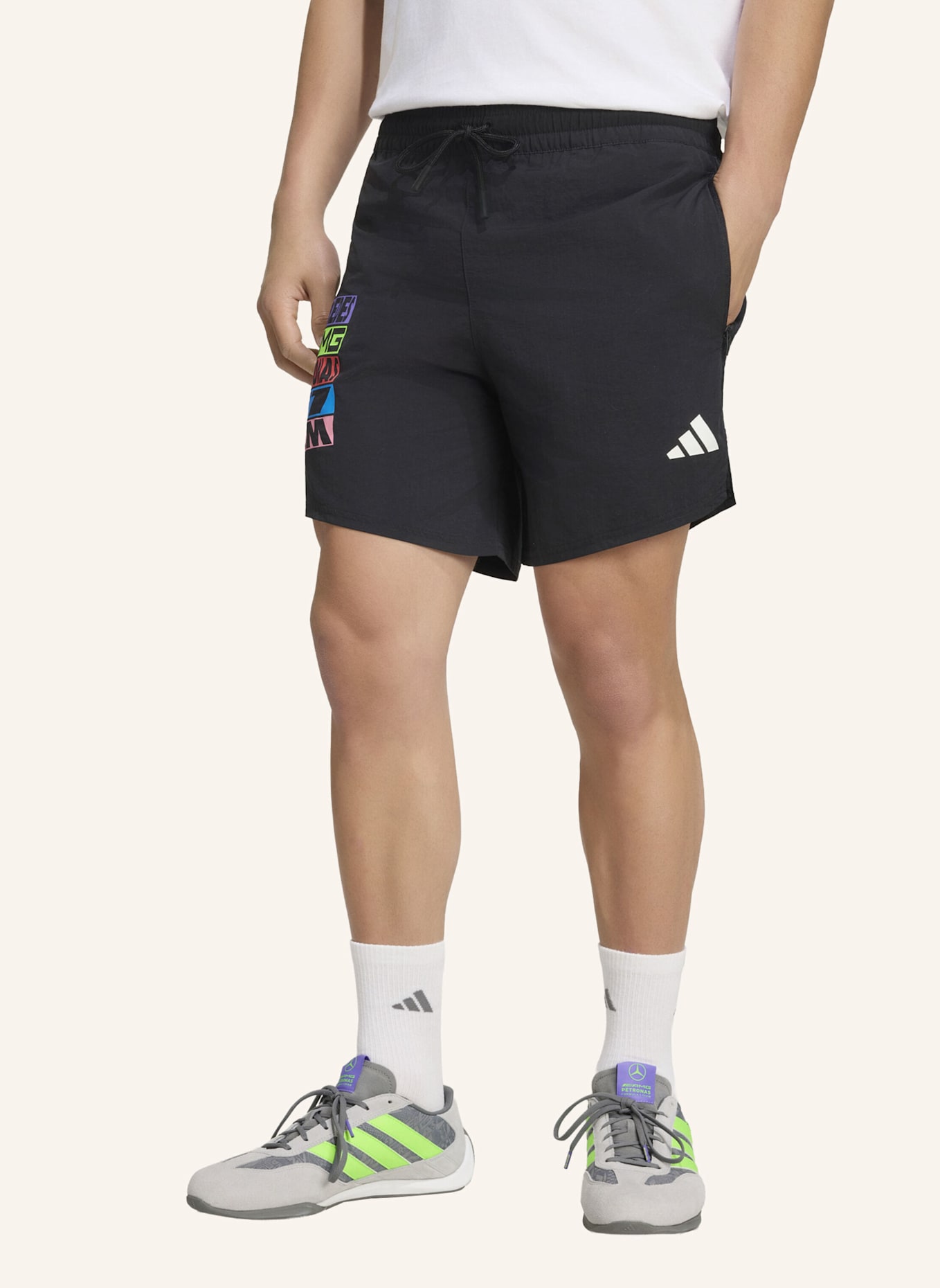 adidas MERCEDES – AMG PETRONAS FORMULA 1 TEAM LIGHTS ON SHORTS: SCHWARZ