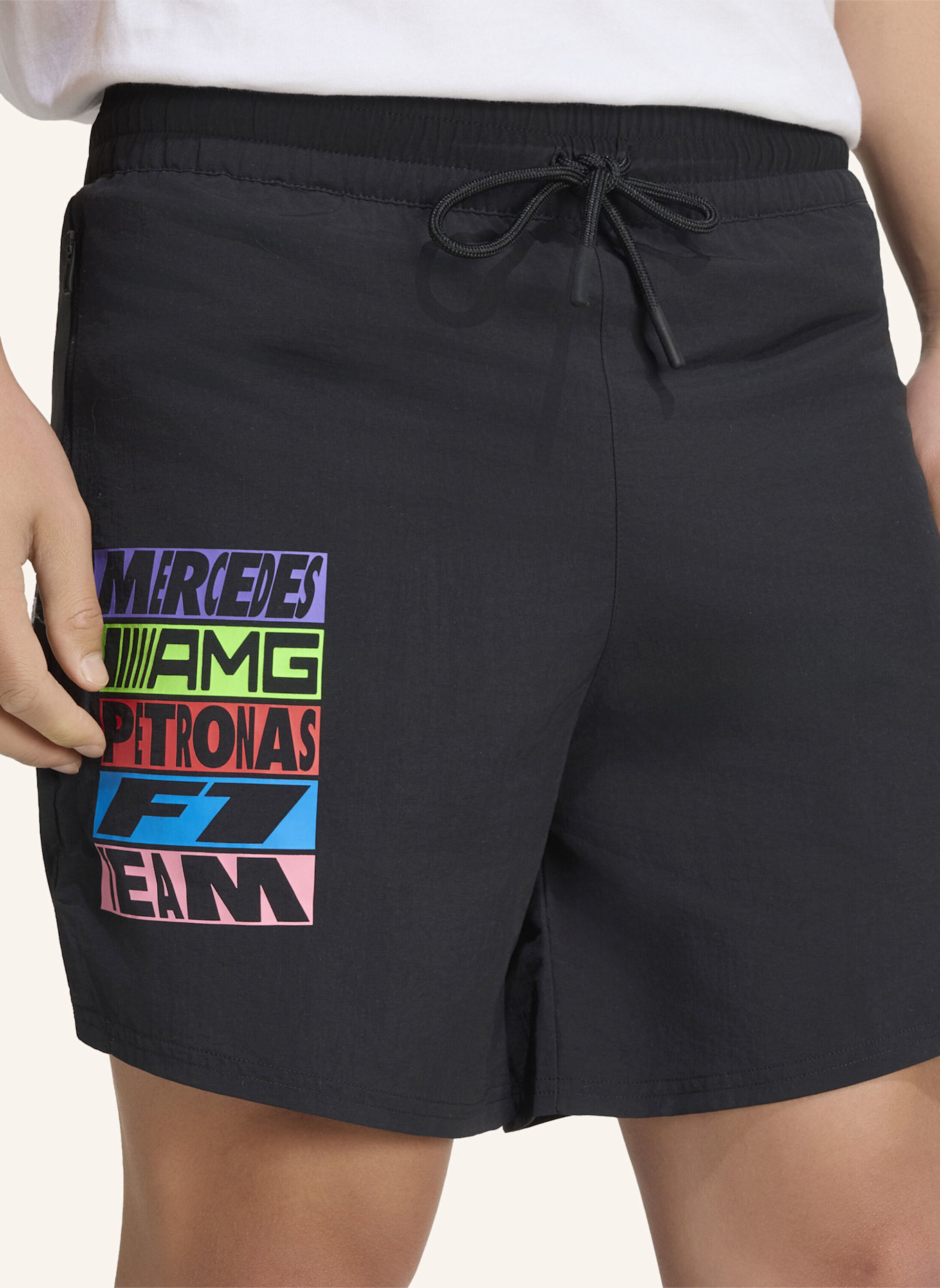 adidas MERCEDES – AMG PETRONAS FORMULA 1 TEAM LIGHTS ON SHORTS: SCHWARZ