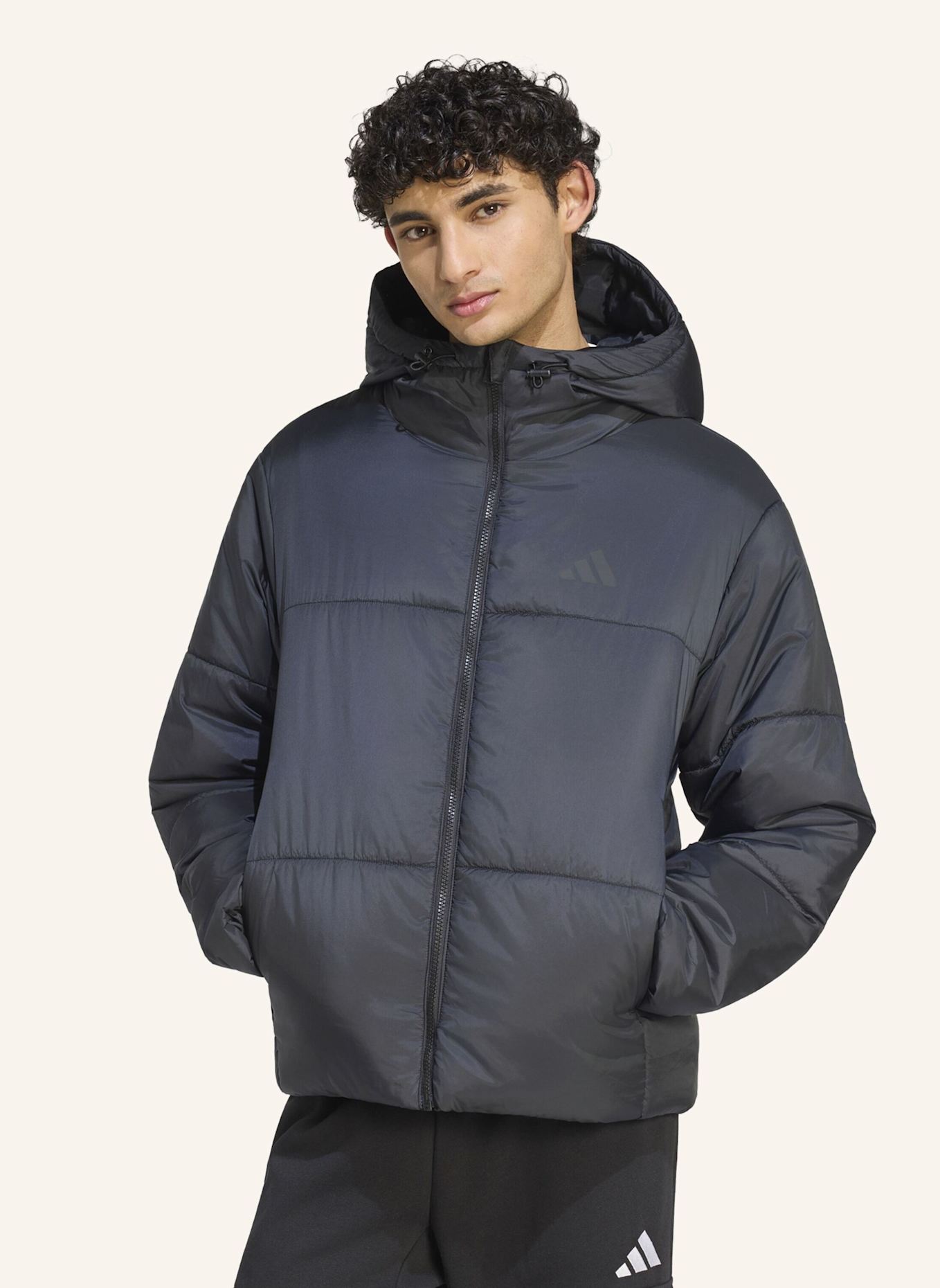 adidas ESSENTIALS HIGHLOFT PUFFER JACKE, ISOLIERT: SCHWARZ