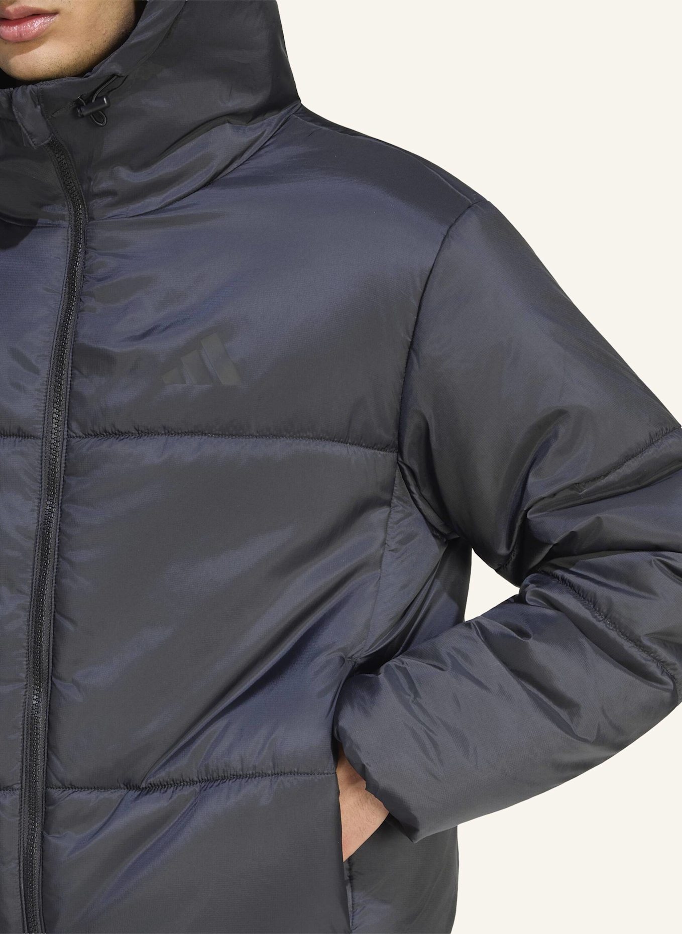adidas ESSENTIALS HIGHLOFT PUFFER JACKE, ISOLIERT: SCHWARZ