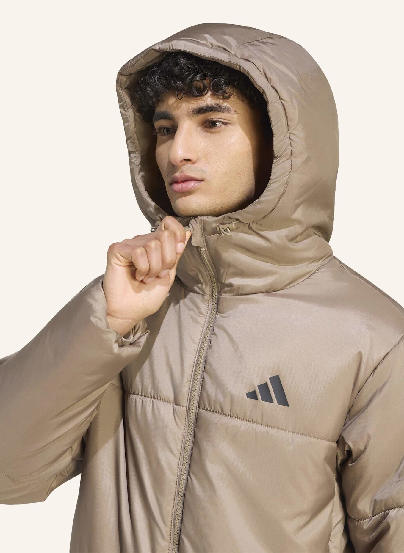 adidas ESSENTIALS HIGHLOFT PUFFER JACKE, ISOLIERT: KHAKI