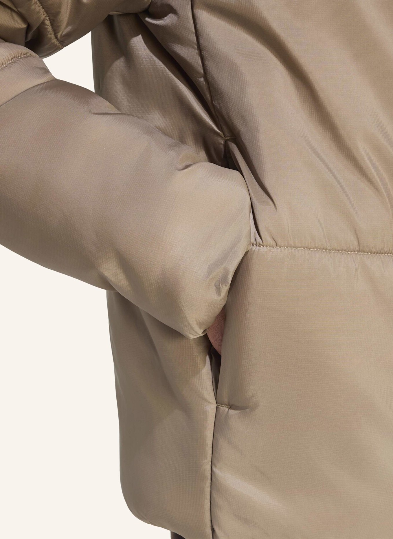 adidas ESSENTIALS HIGHLOFT PUFFER JACKE, ISOLIERT: KHAKI