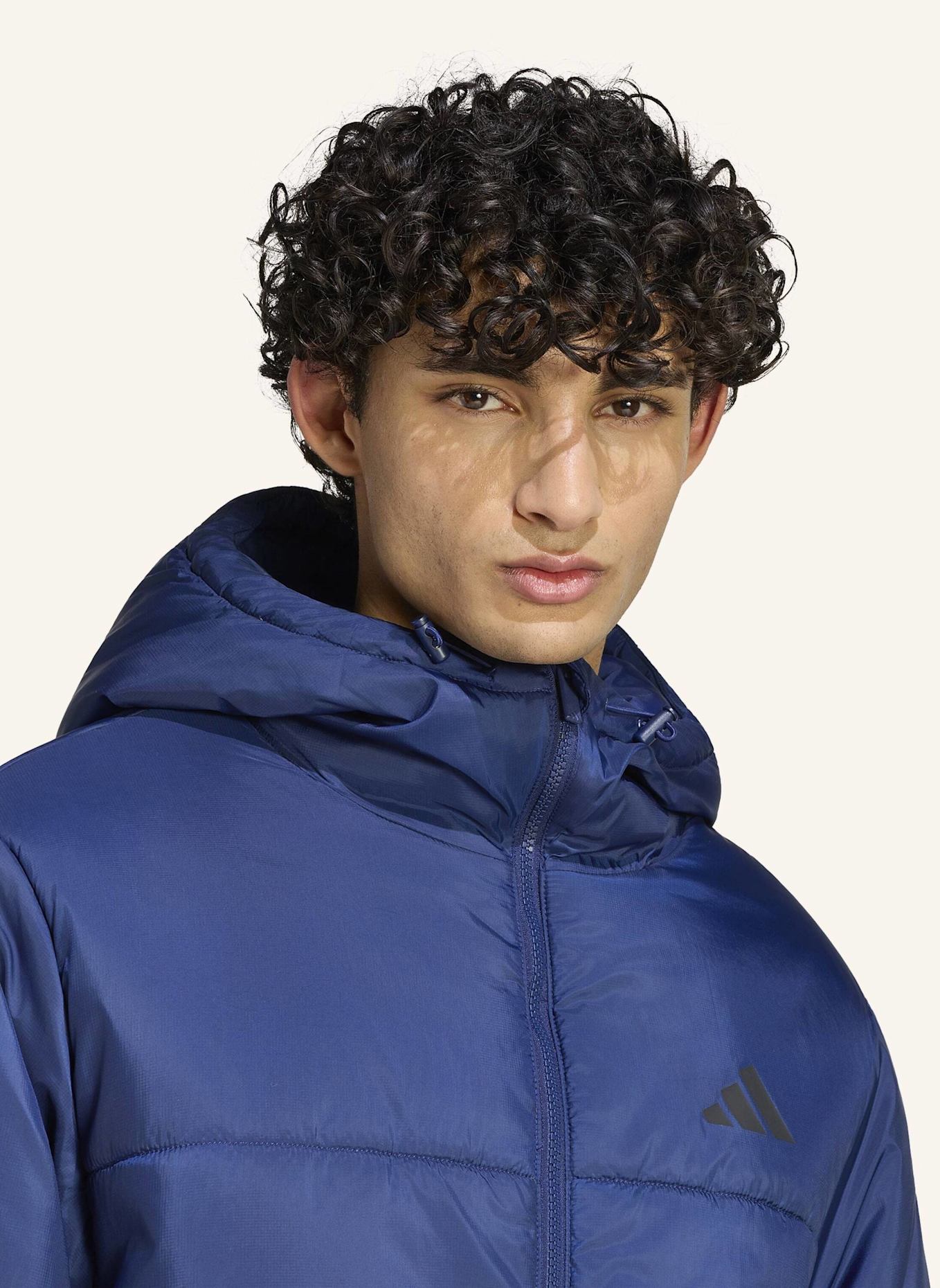 adidas ESSENTIALS HIGHLOFT PUFFER JACKE, ISOLIERT: BLAU