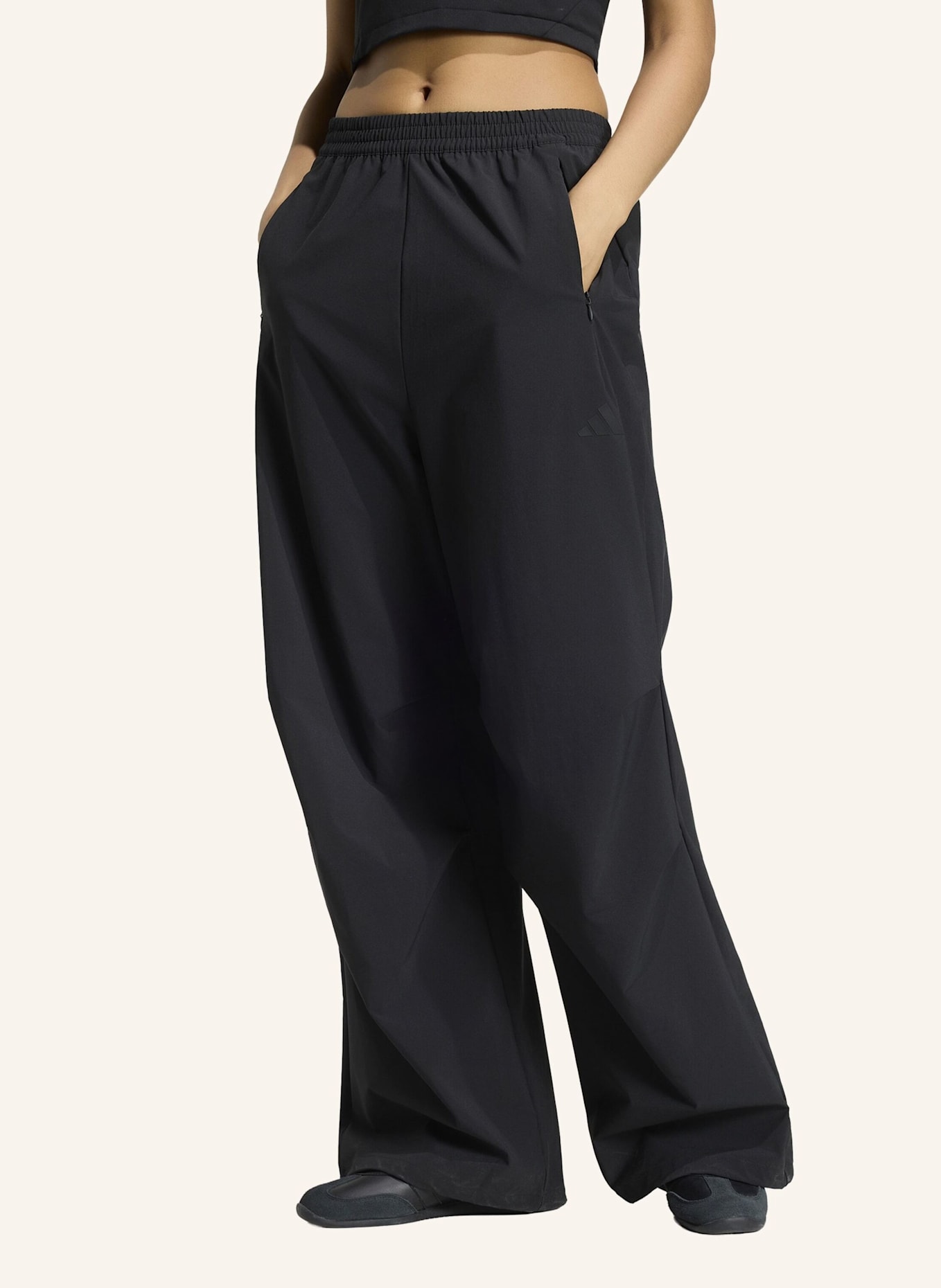 adidas CITY TECH GEWEBTE FALLSCHIRMHOSE: SCHWARZ