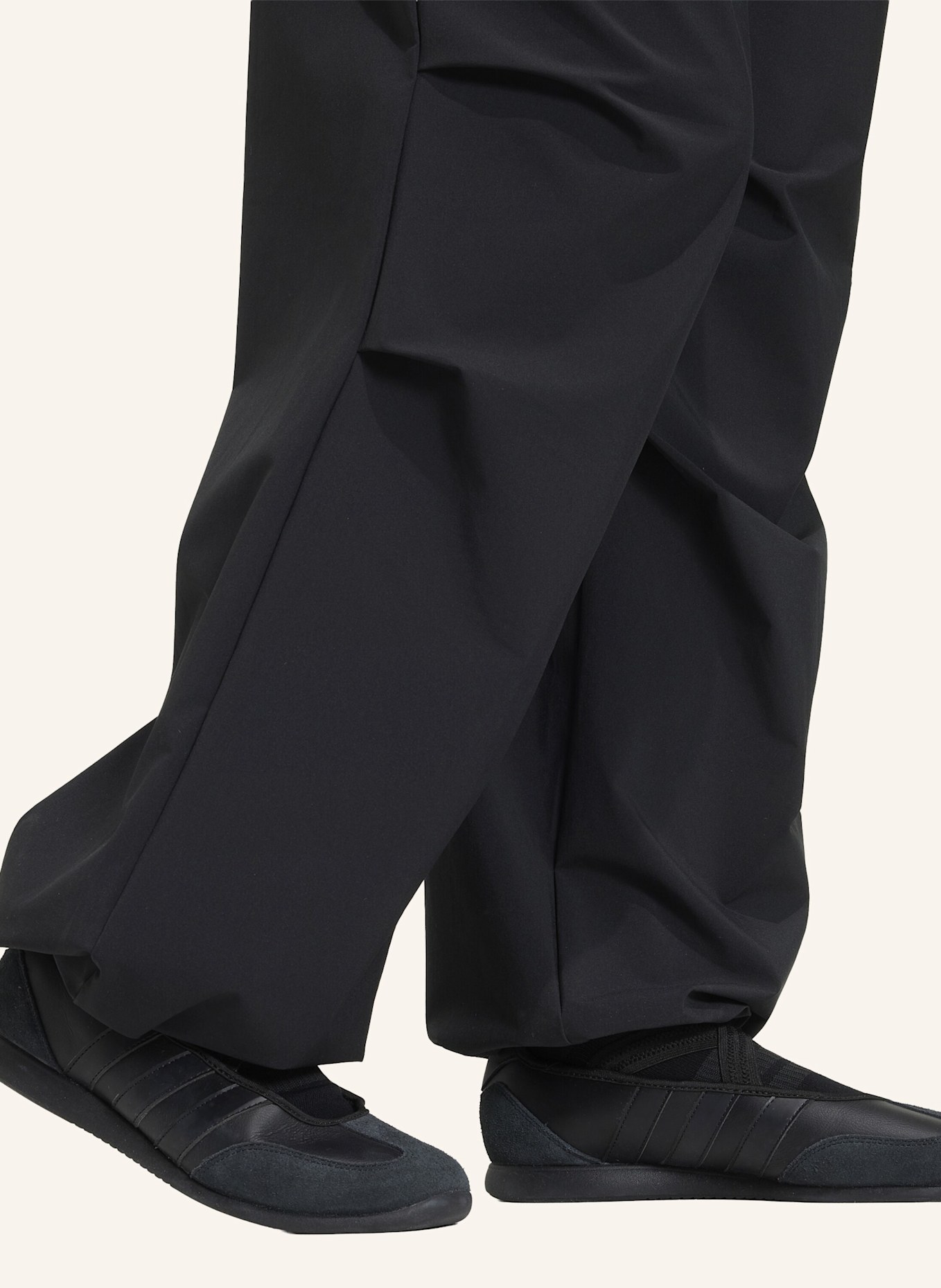 adidas CITY TECH GEWEBTE FALLSCHIRMHOSE: SCHWARZ