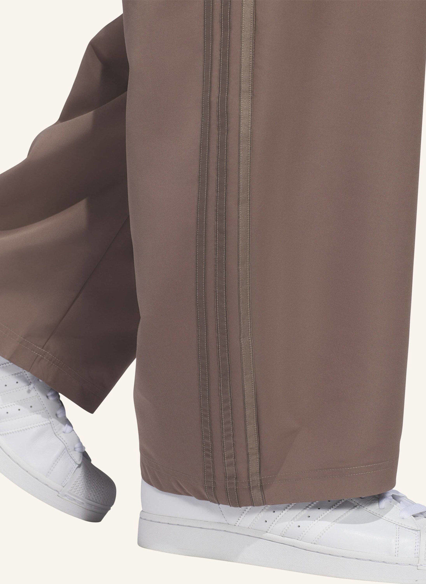 adidas Originals ORIGINALS GEWEBTE HOSE, BARREL DESIGN: BRAUN
