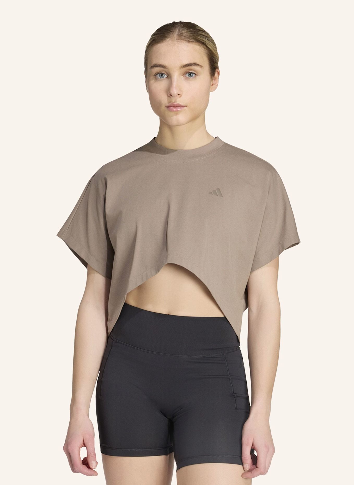 adidas PRIMELIFT WORKOUT GRAFIK T-SHIRT: KHAKI