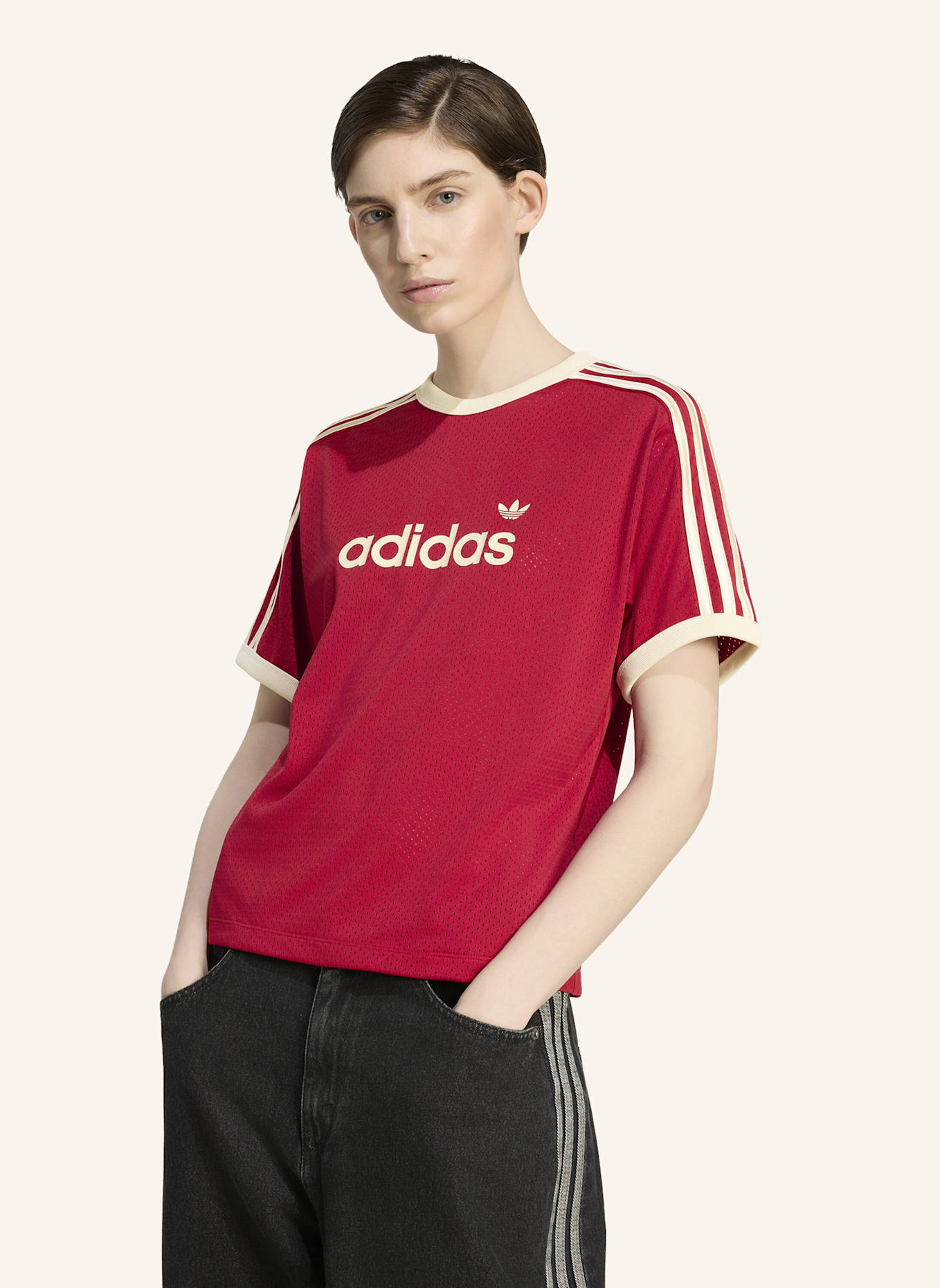 adidas Originals LINEAR MESH T-SHIRT: ROT/ CREME
