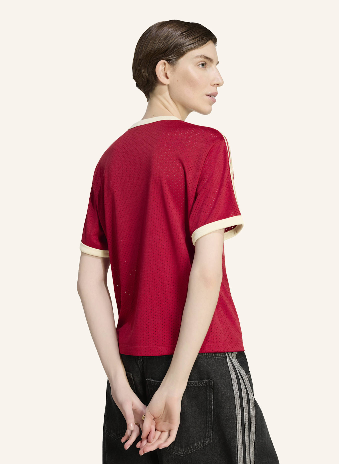adidas Originals LINEAR MESH T-SHIRT: ROT/ CREME