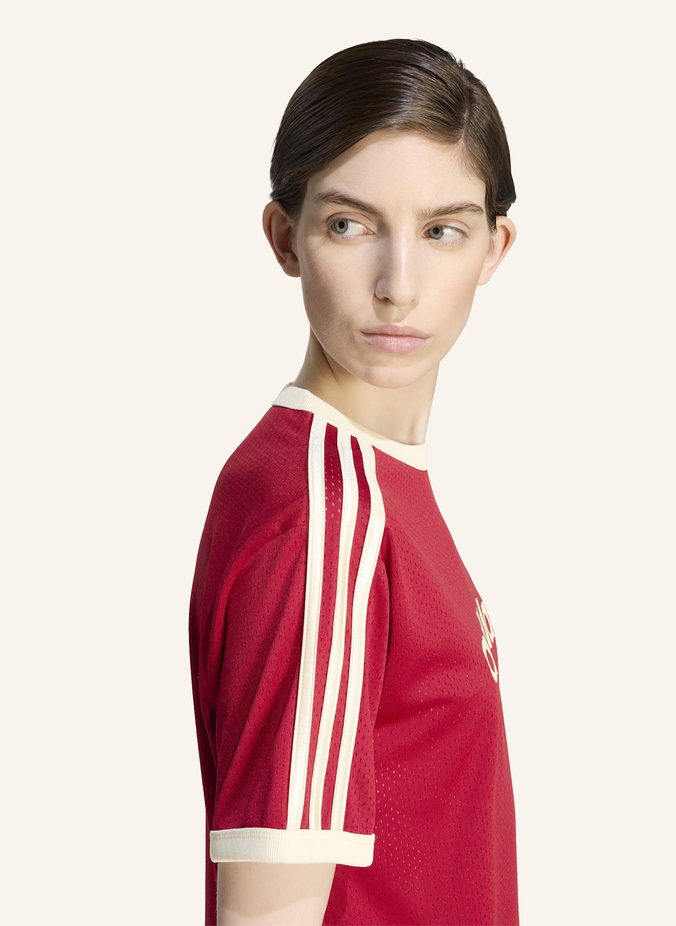 adidas Originals LINEAR MESH T-SHIRT: ROT/ CREME
