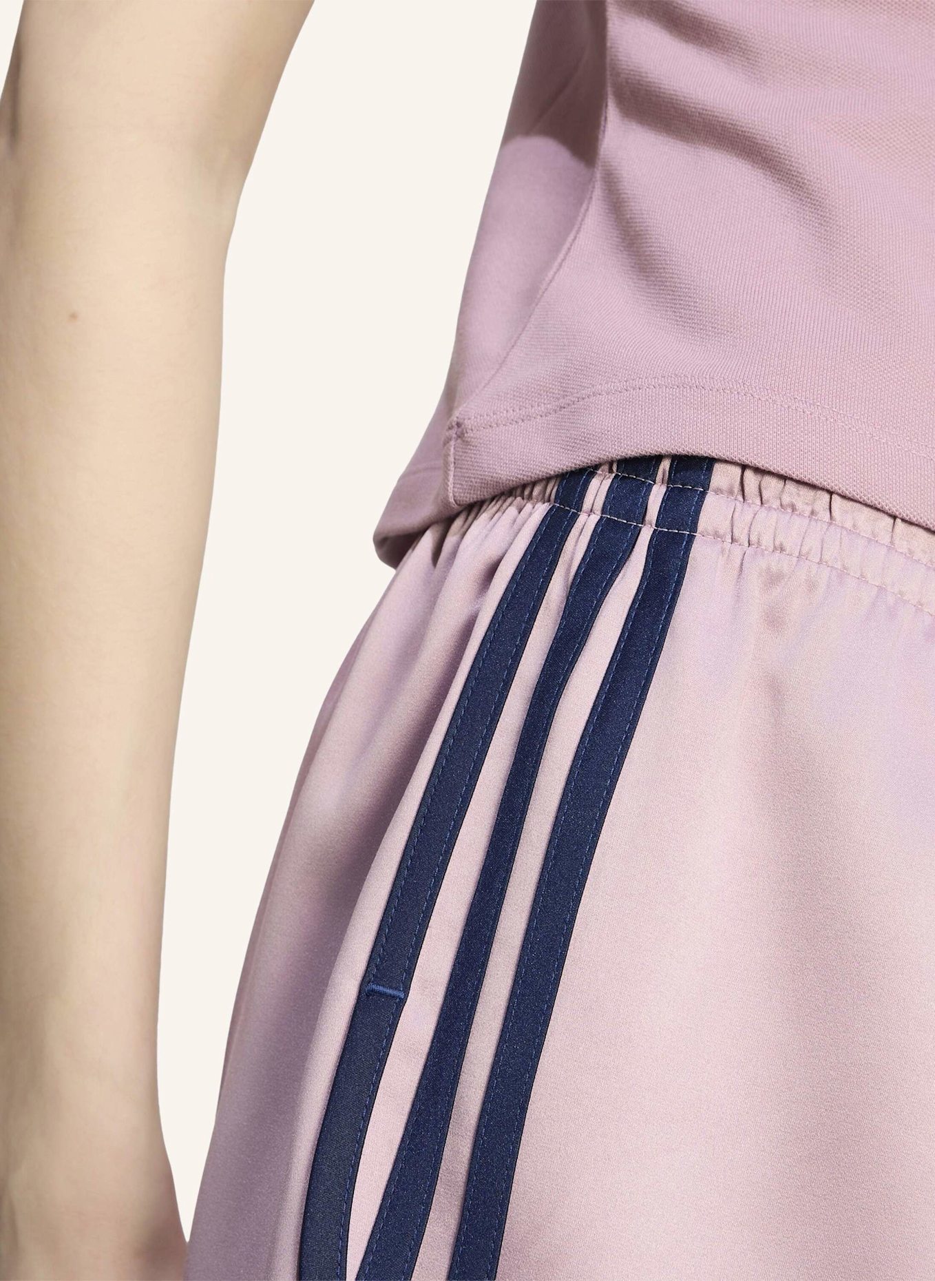 adidas Originals SATIN 3S SPRINTER SHORTS: LILA/ BLAU