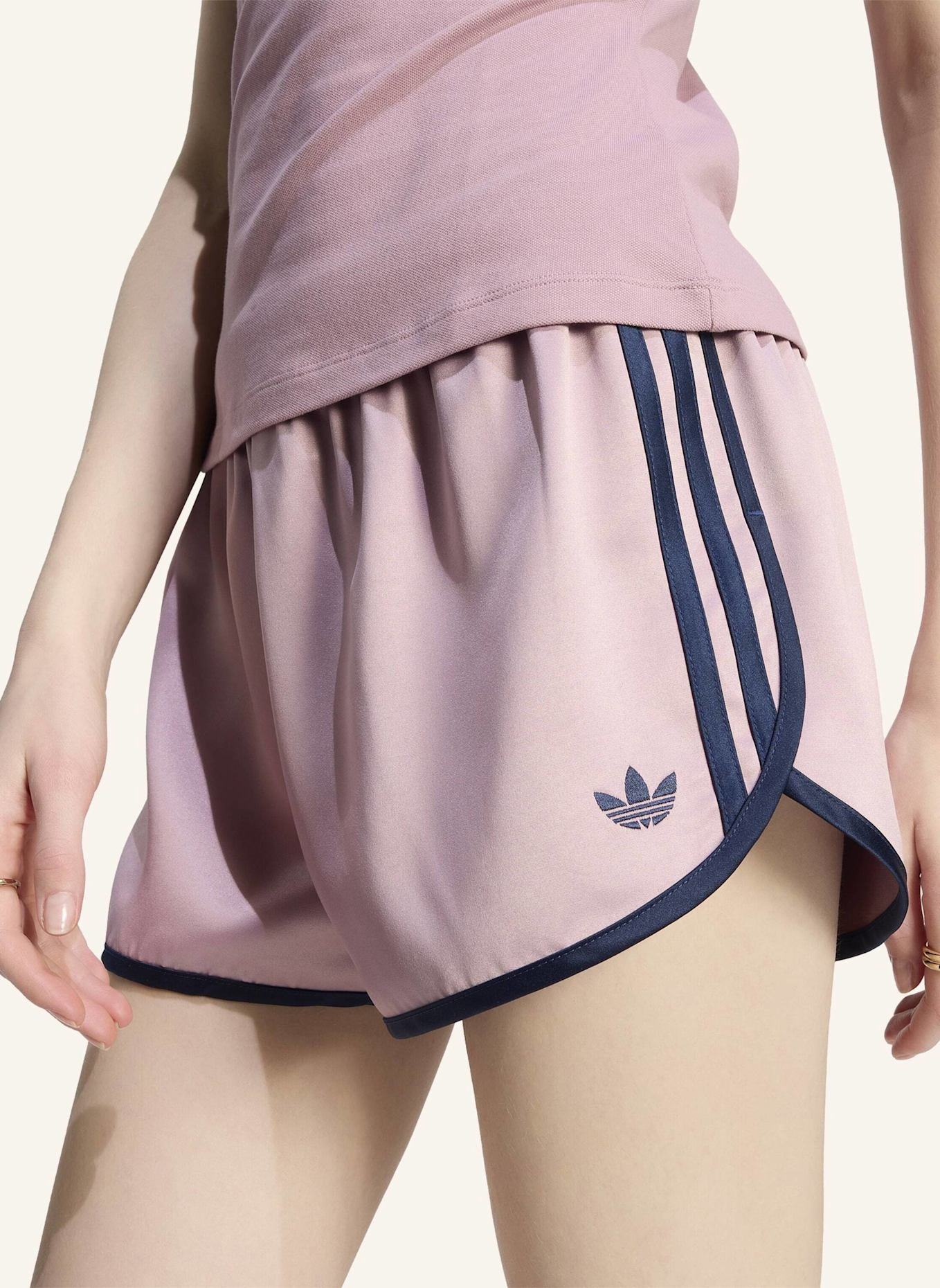 adidas Originals SATIN 3S SPRINTER SHORTS: LILA/ BLAU