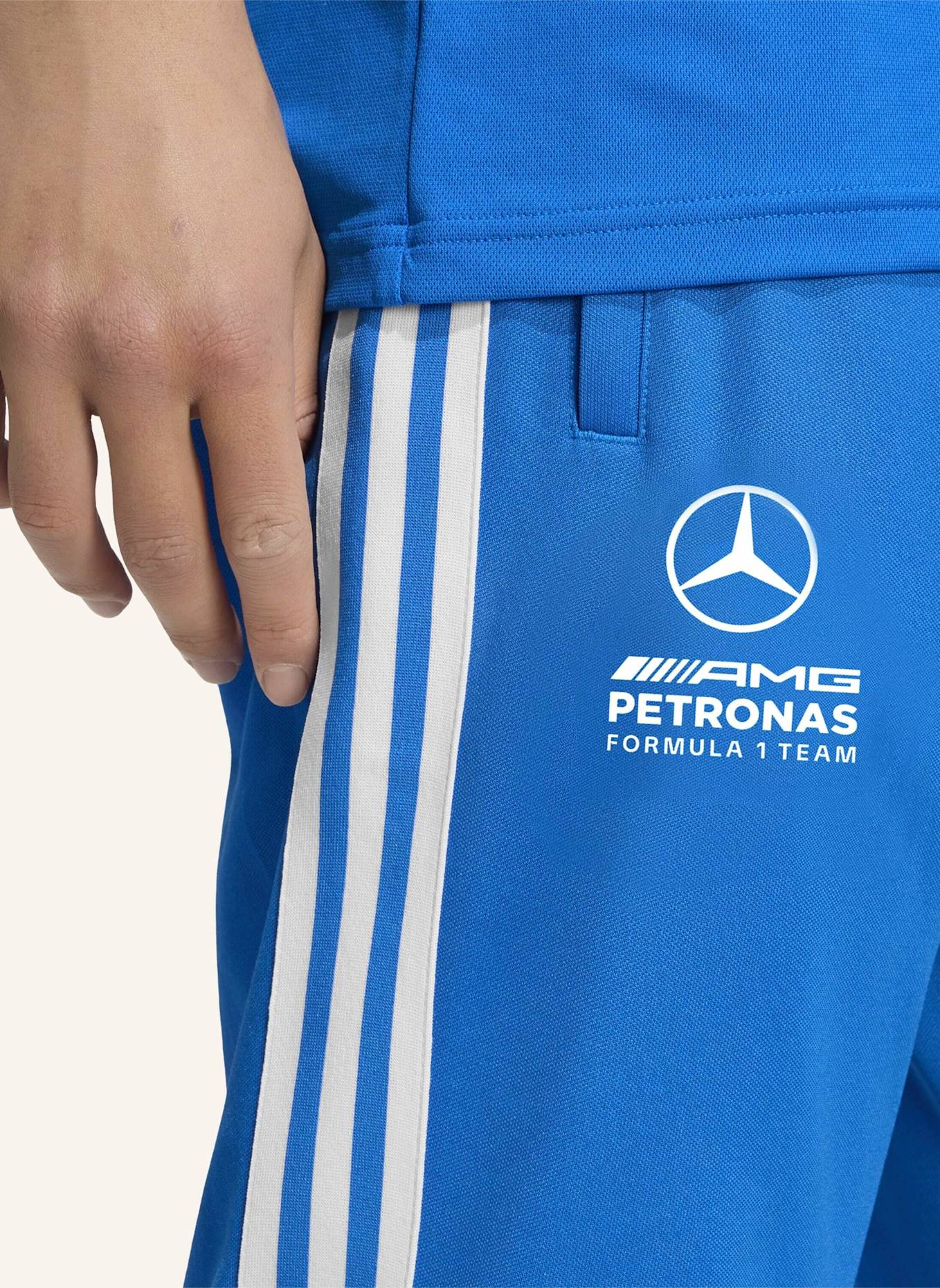 adidas MERCEDES - AMG PETRONAS FORMULA 1 TEAM BLUE WONDER TRAININGSHOSE: BLAU