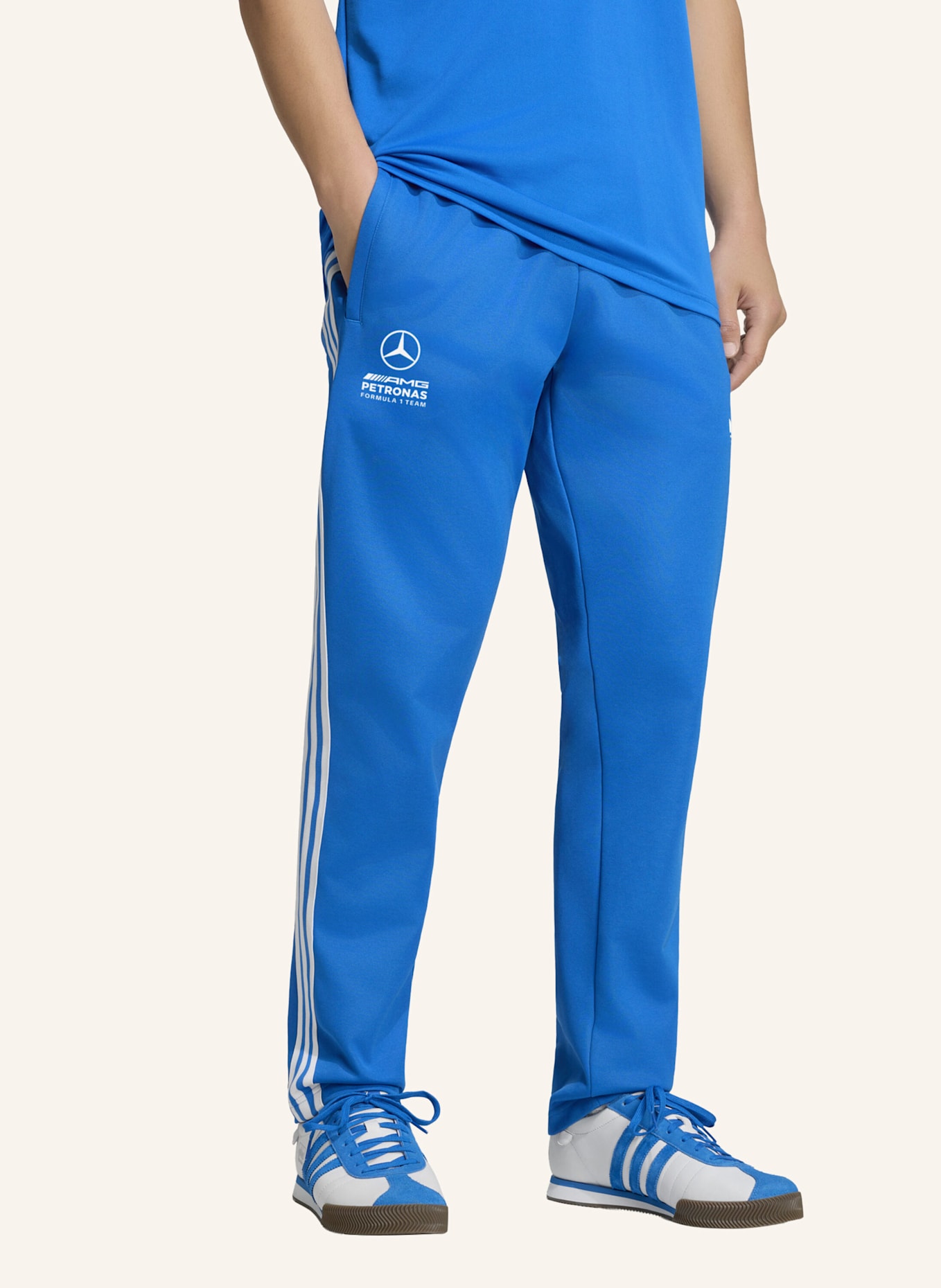 adidas MERCEDES - AMG PETRONAS FORMULA 1 TEAM BLUE WONDER TRAININGSHOSE: BLAU