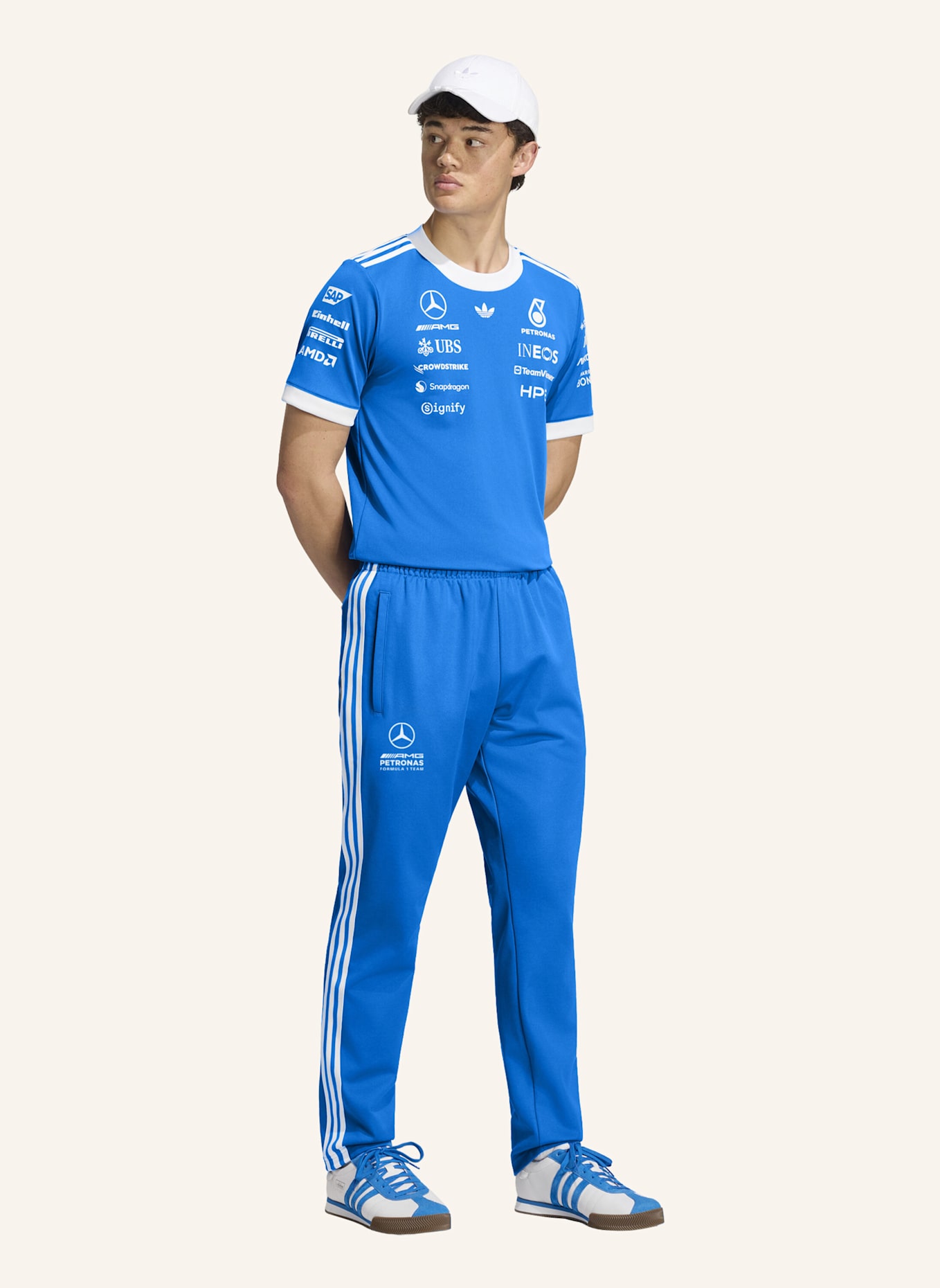 adidas MERCEDES - AMG PETRONAS FORMULA 1 TEAM BLUE WONDER TRAININGSHOSE: BLAU
