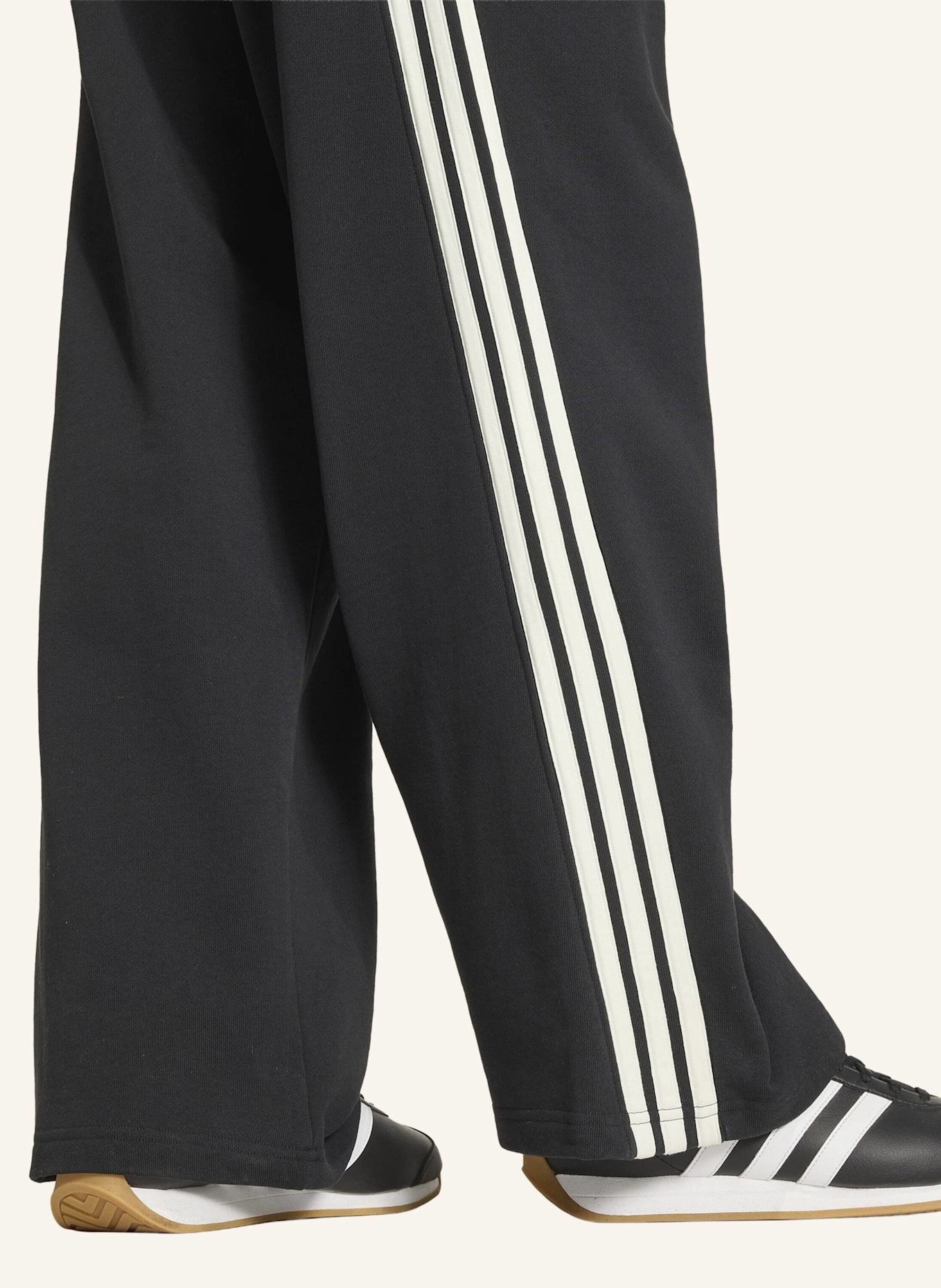 adidas ADIDAS KIT 3-STREIFEN WEITE HOSE: SCHWARZ/ WEISS