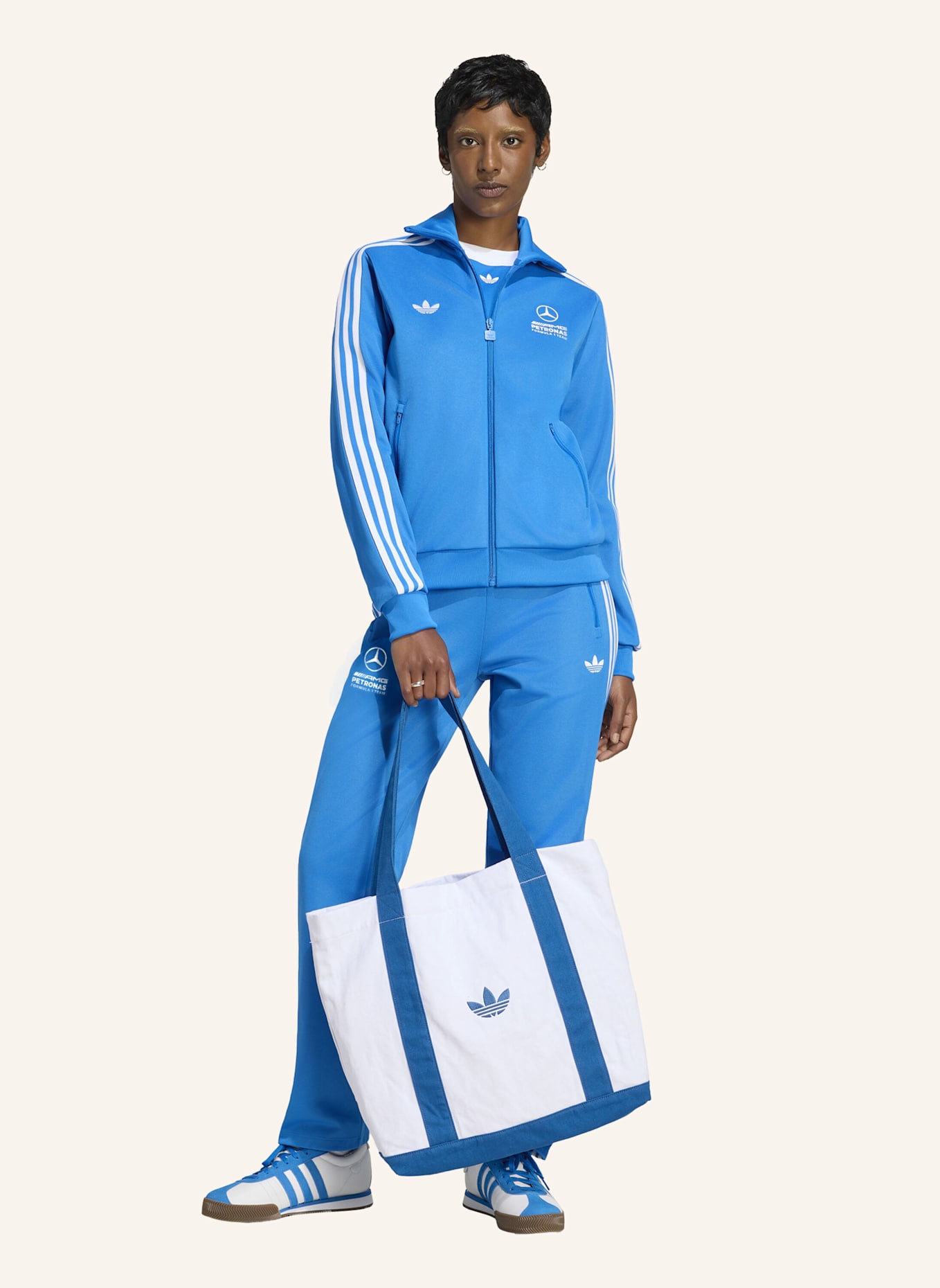 adidas MERCEDES-AMG PETRONAS FORMULA 1 TEAM BLUE WONDER TRAININGSJACKE: BLAU