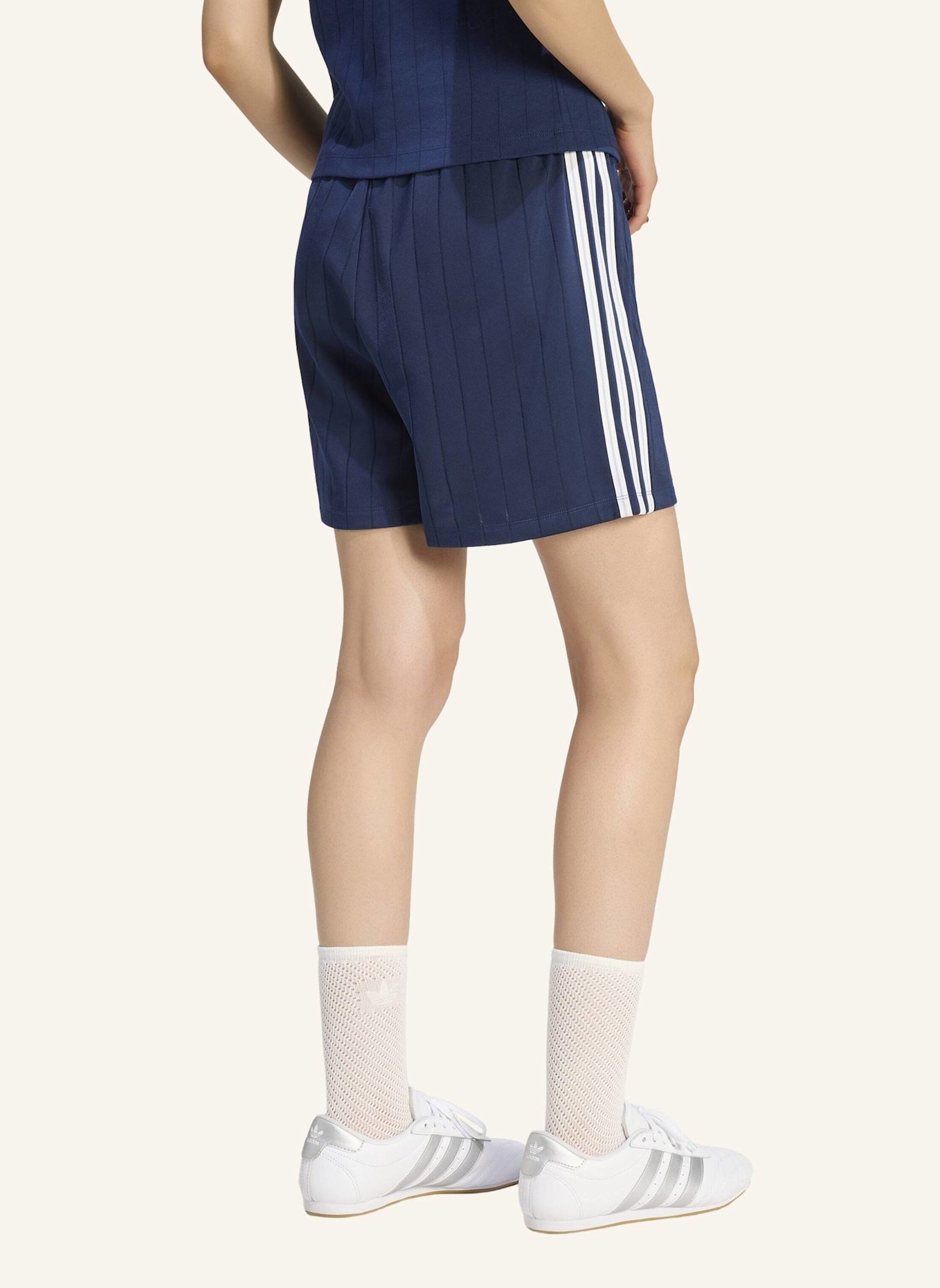 adidas Originals PINSTRIPE FIREBIRD SHORTS: BLAU/ WEISS/ GRAU