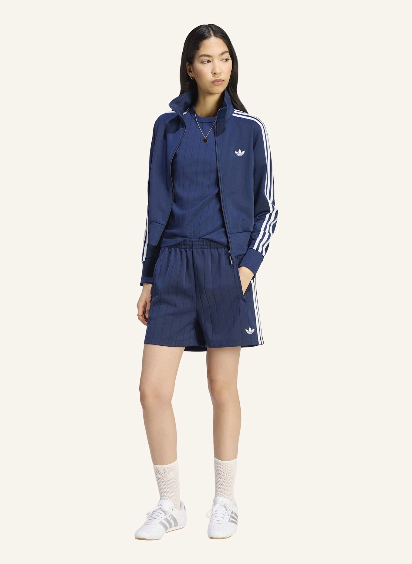 adidas Originals PINSTRIPE FIREBIRD SHORTS: BLAU/ WEISS/ GRAU