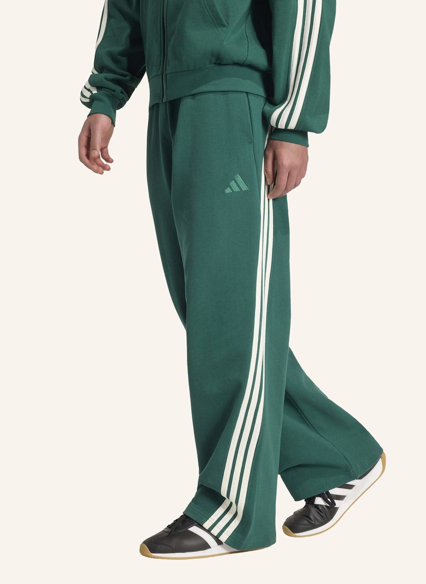 adidas ADIDAS KIT 3-STREIFEN HOSE, WEIT GESCHNITTEN: GRÜN/ WEISS