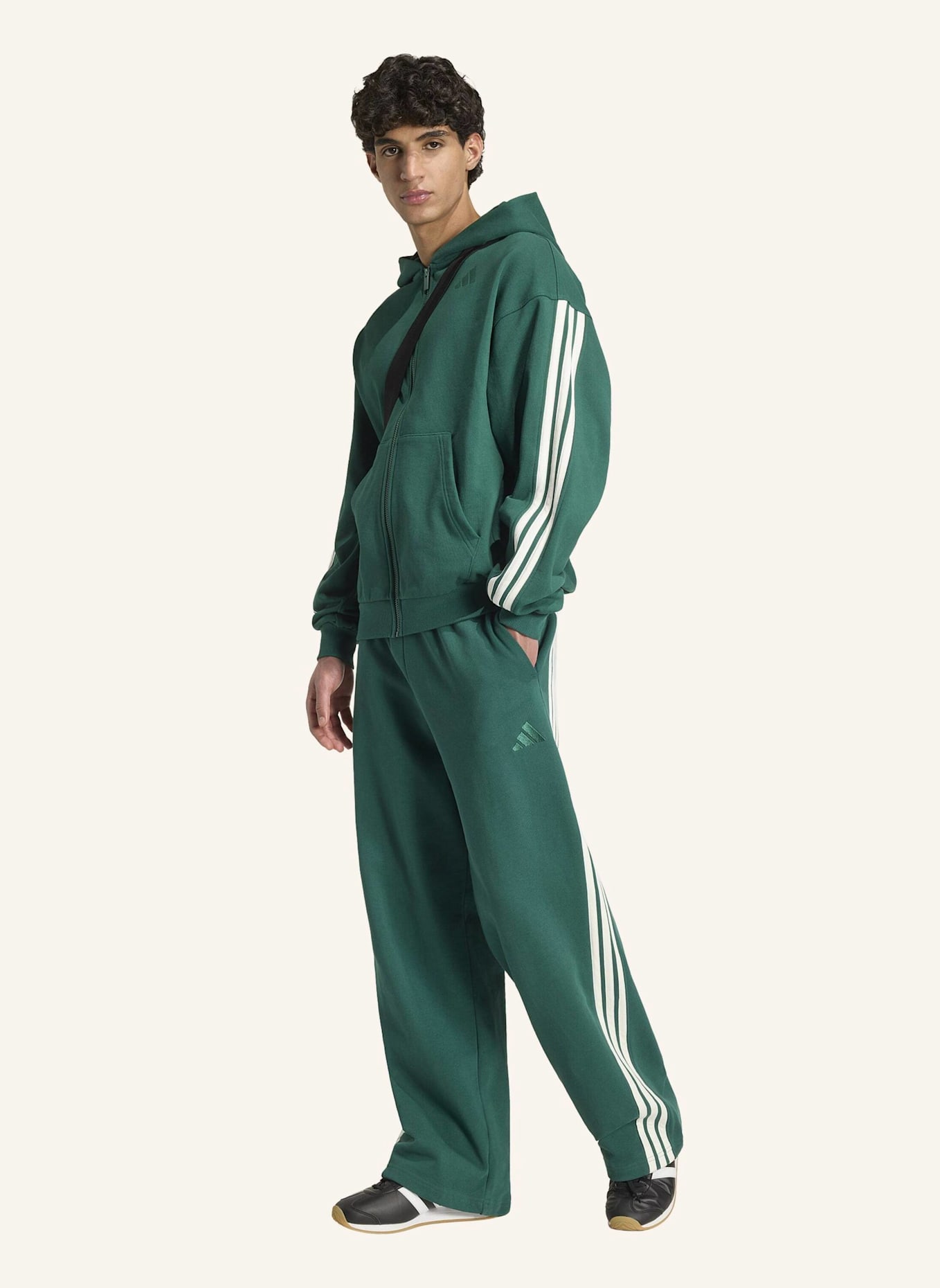 adidas ADIDAS KIT 3-STREIFEN HOSE, WEIT GESCHNITTEN: GRÜN/ WEISS