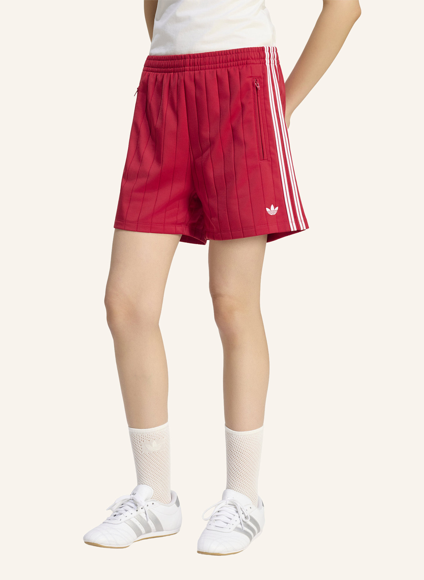 adidas Originals PINSTRIPE FIREBIRD SHORTS: ROT/ WEISS