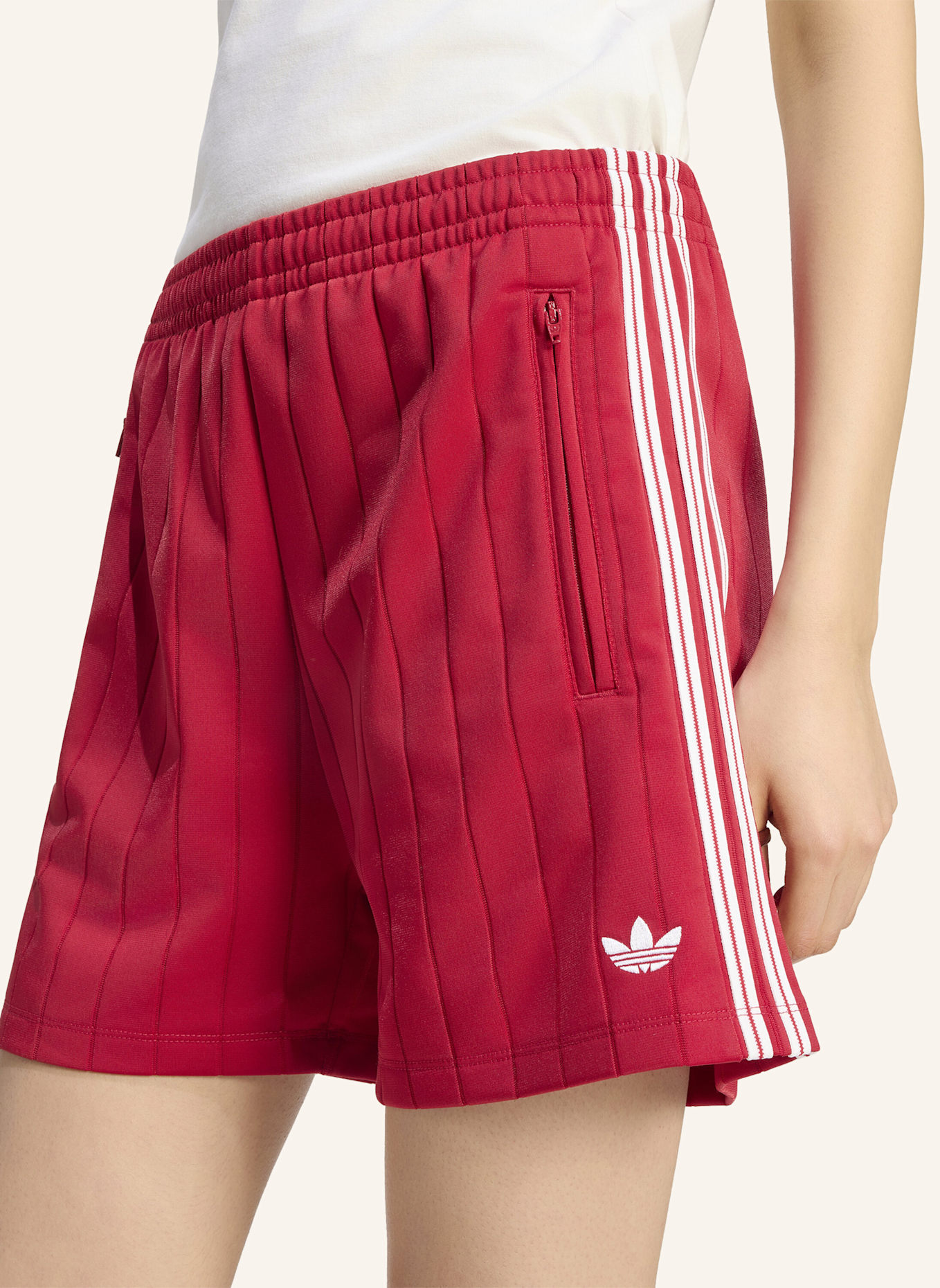 adidas Originals PINSTRIPE FIREBIRD SHORTS: ROT/ WEISS