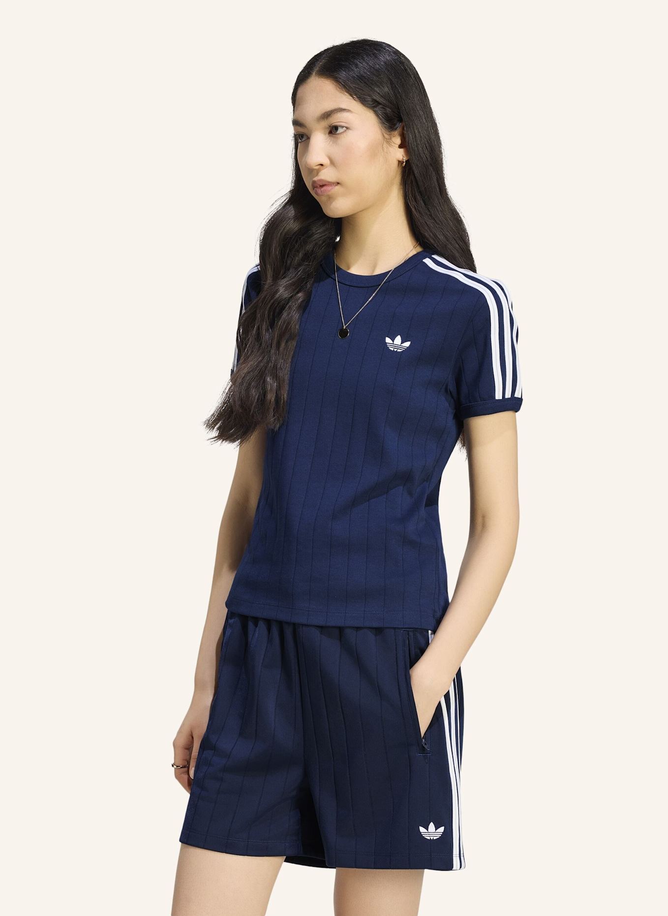 adidas Originals T-SHIRT, SCHMAL GESCHNITTEN, NADELSTREIFEN: BLAU/ WEISS/ GRAU
