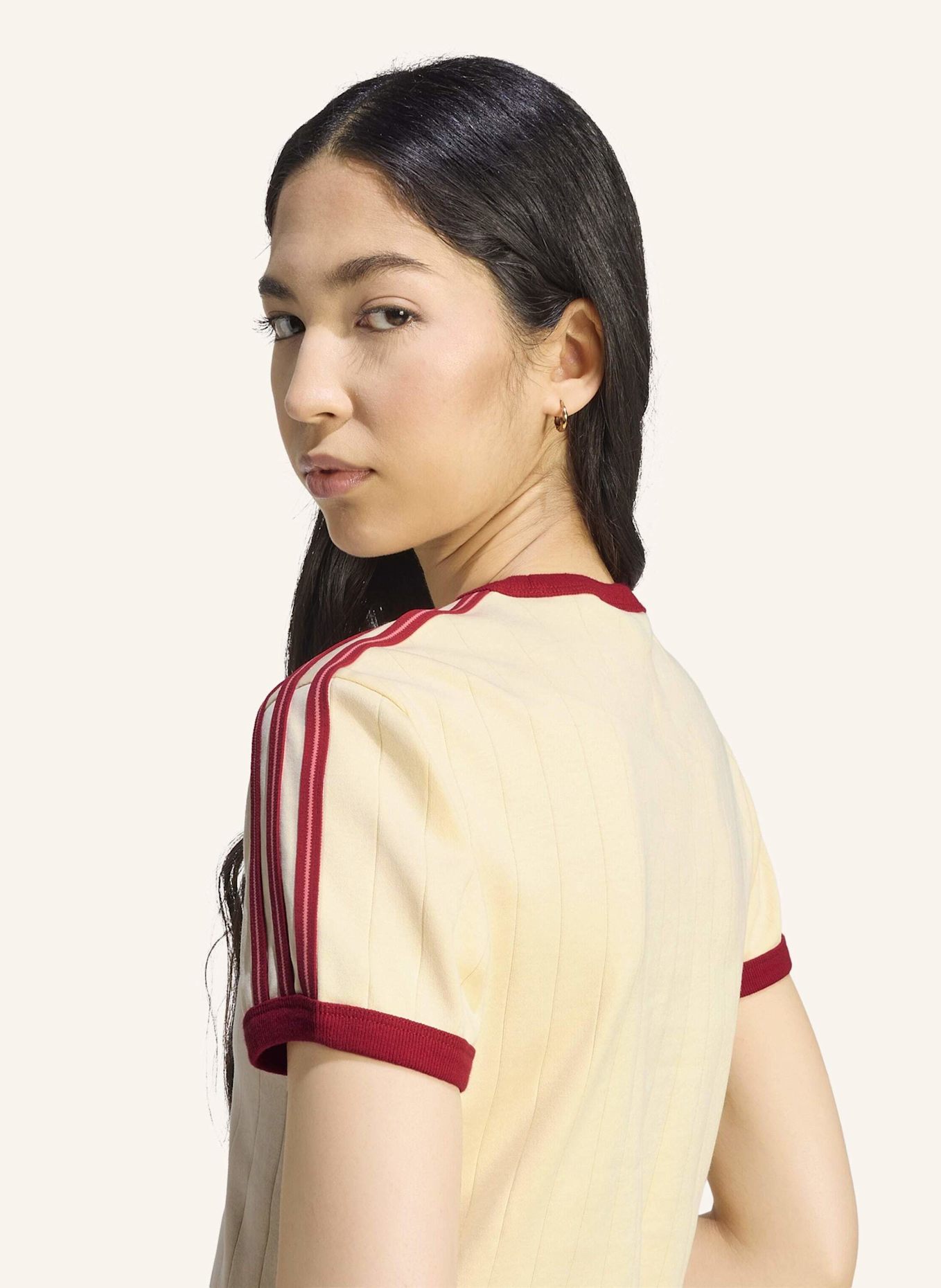 adidas Originals T-SHIRT, SCHMAL GESCHNITTEN, NADELSTREIFEN: CREME/ ROT